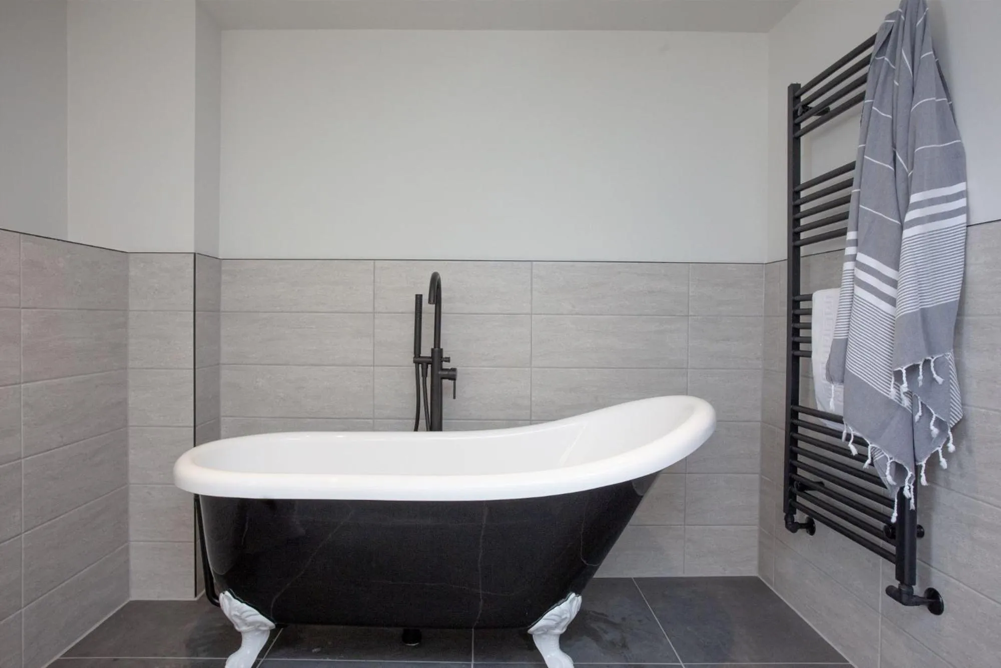 Bathroom in Pilgrim Suite - Sea View - Free Wi-Fi