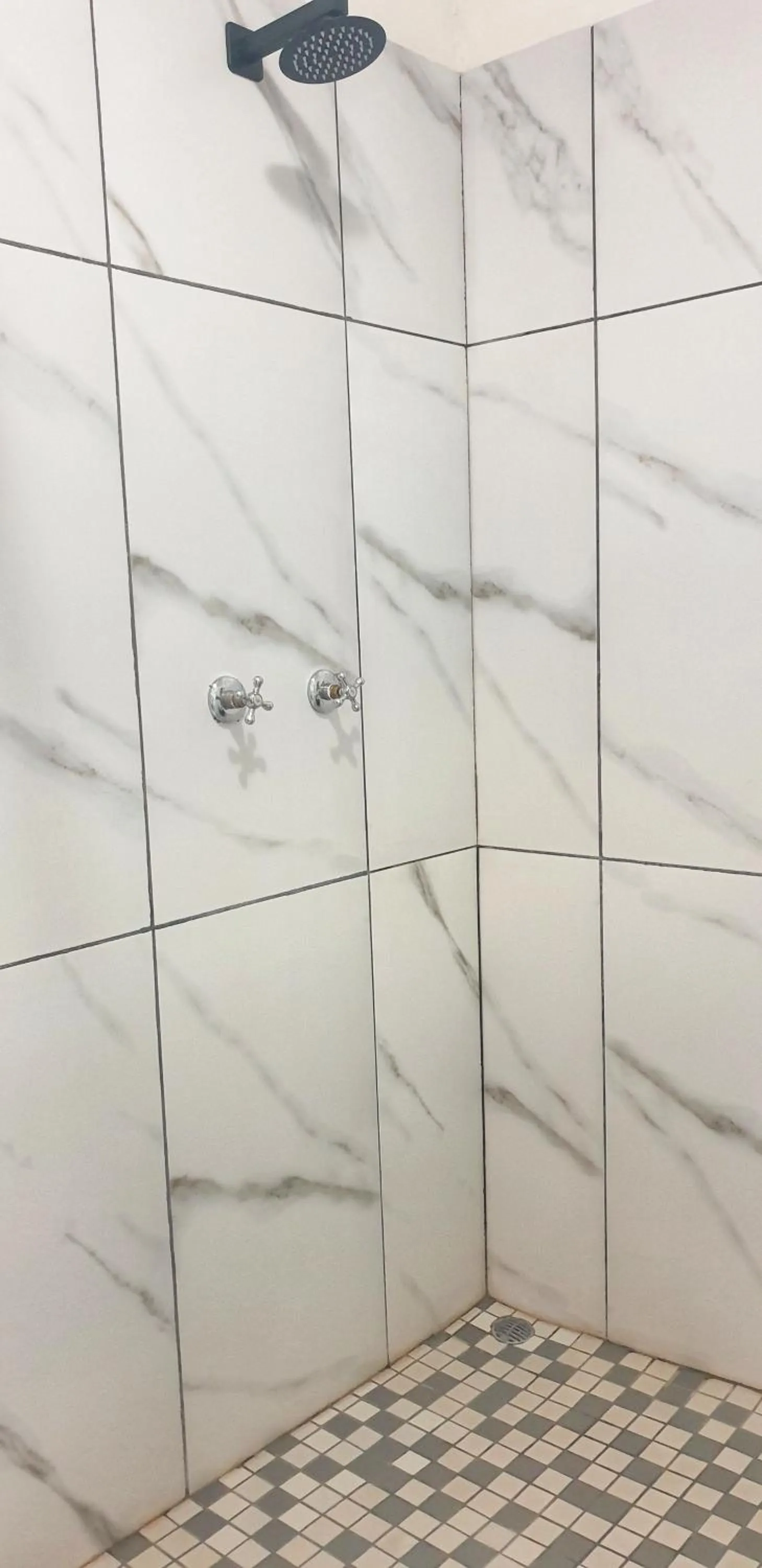 Shower in Camdeboo Cottages