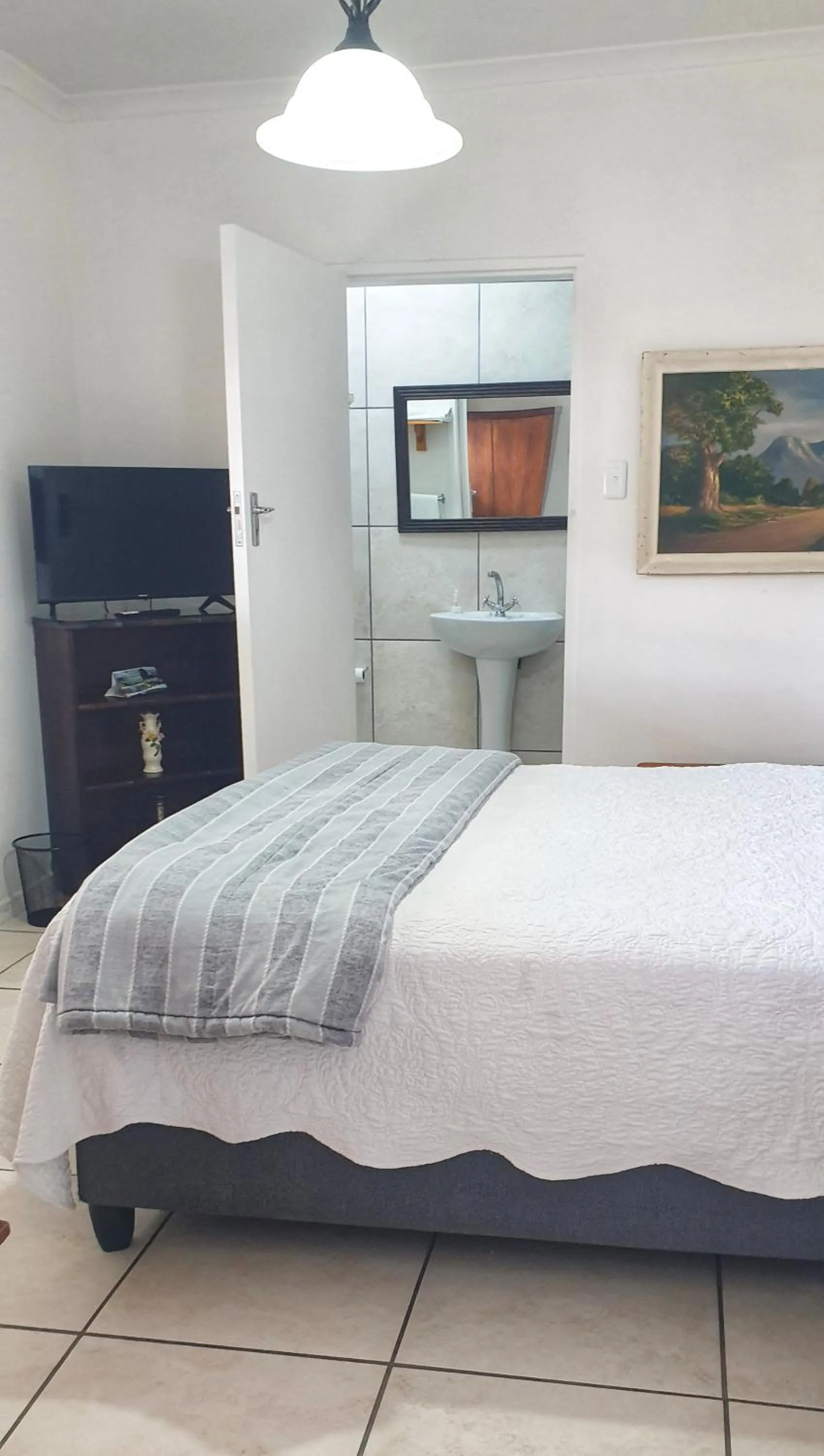 Bed in Camdeboo Cottages