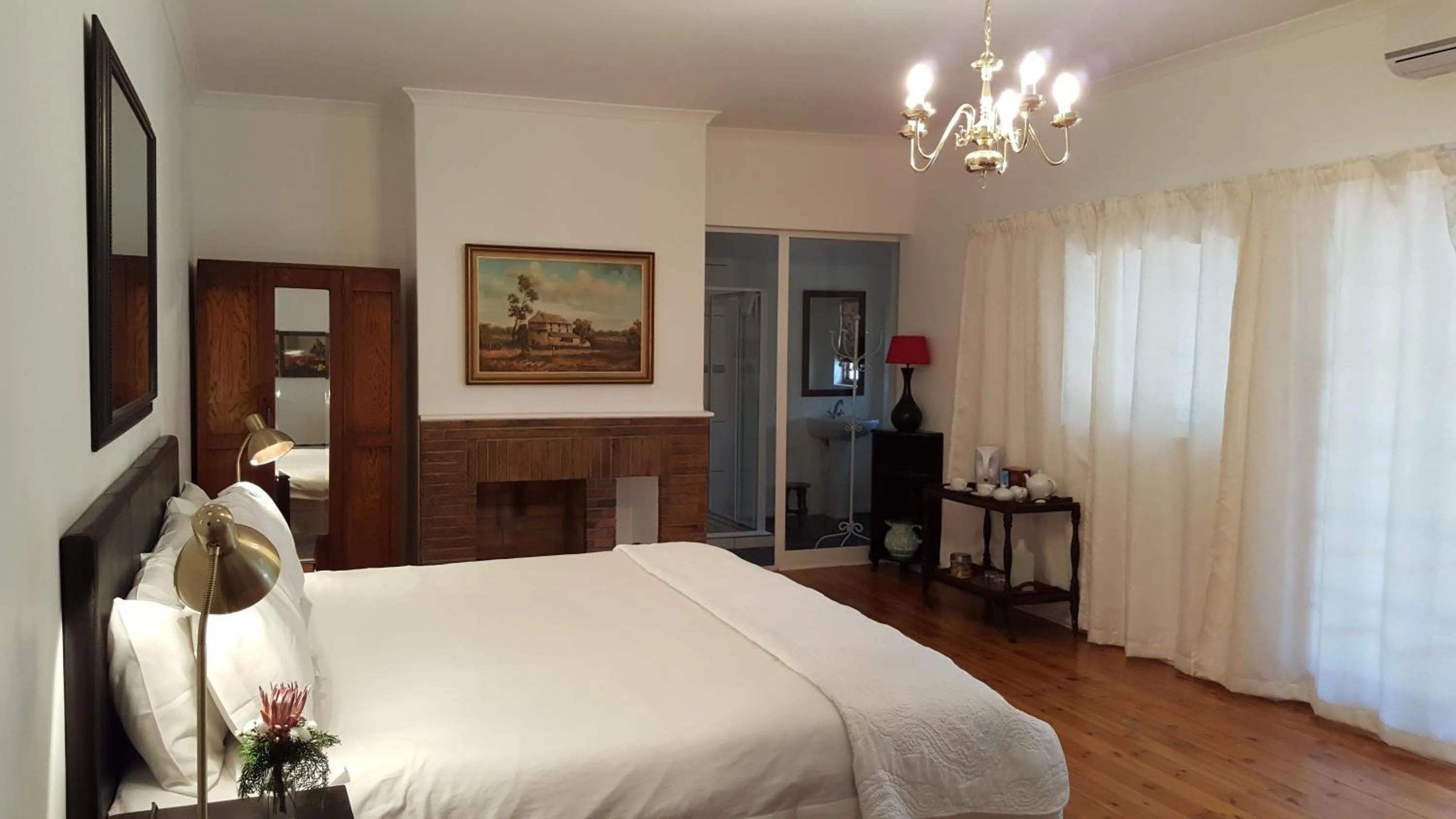 Bed in Camdeboo Cottages