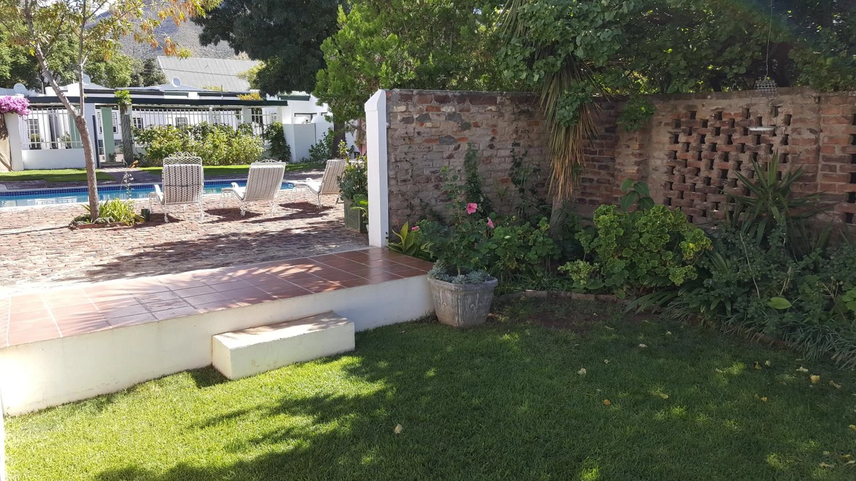 Garden in Camdeboo Cottages