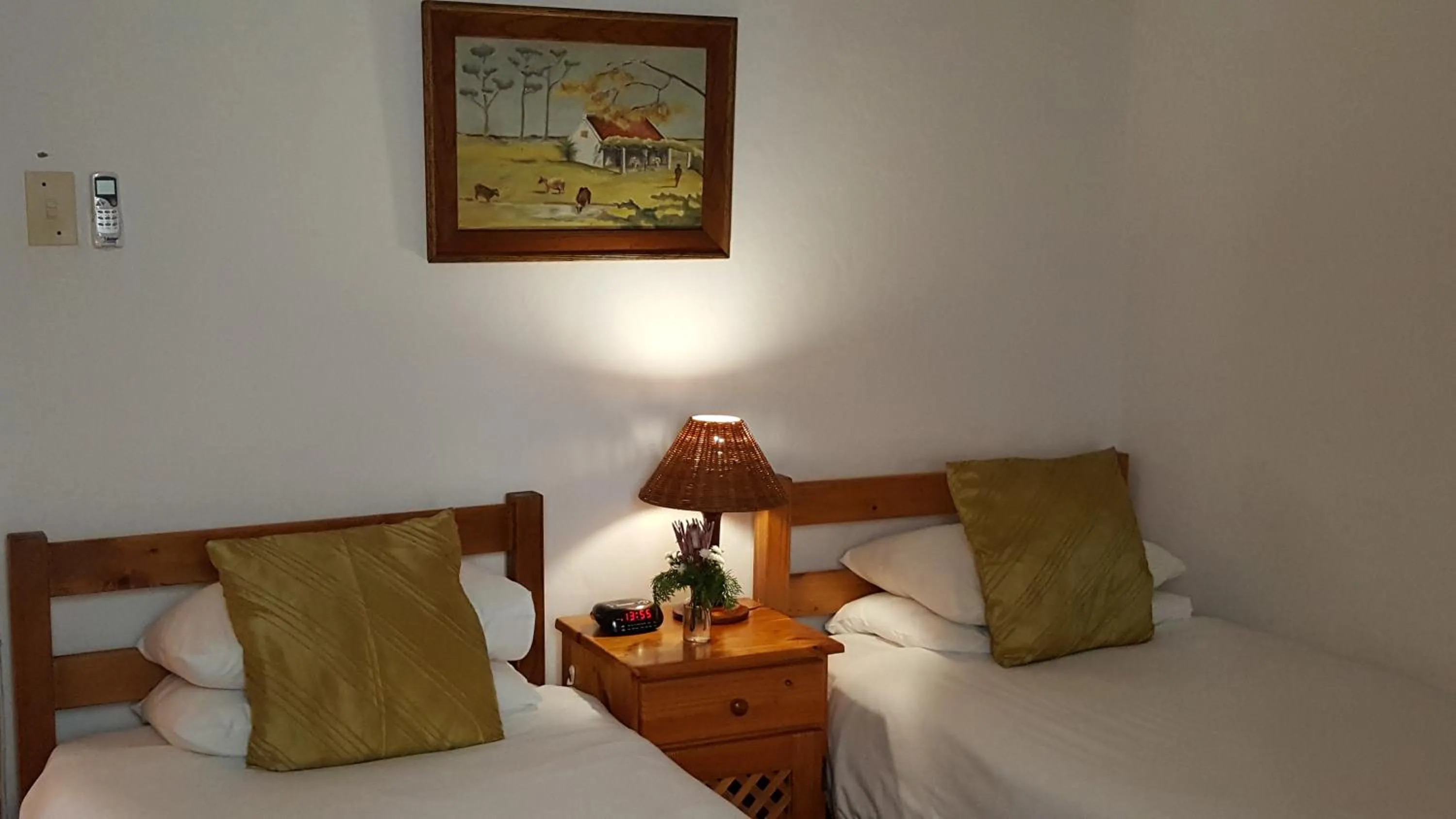 Photo of the whole room, Bed in Camdeboo Cottages