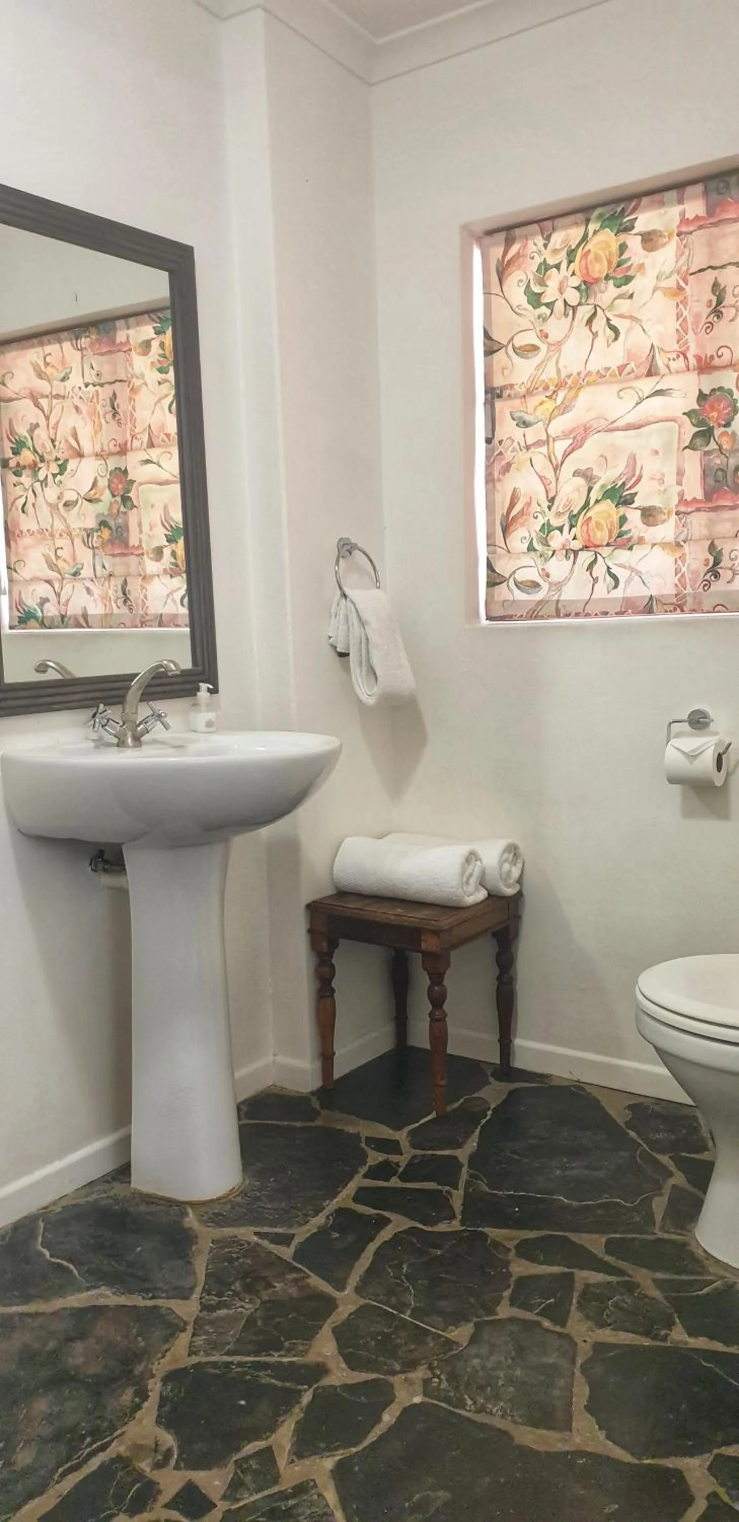 Toilet in Camdeboo Cottages