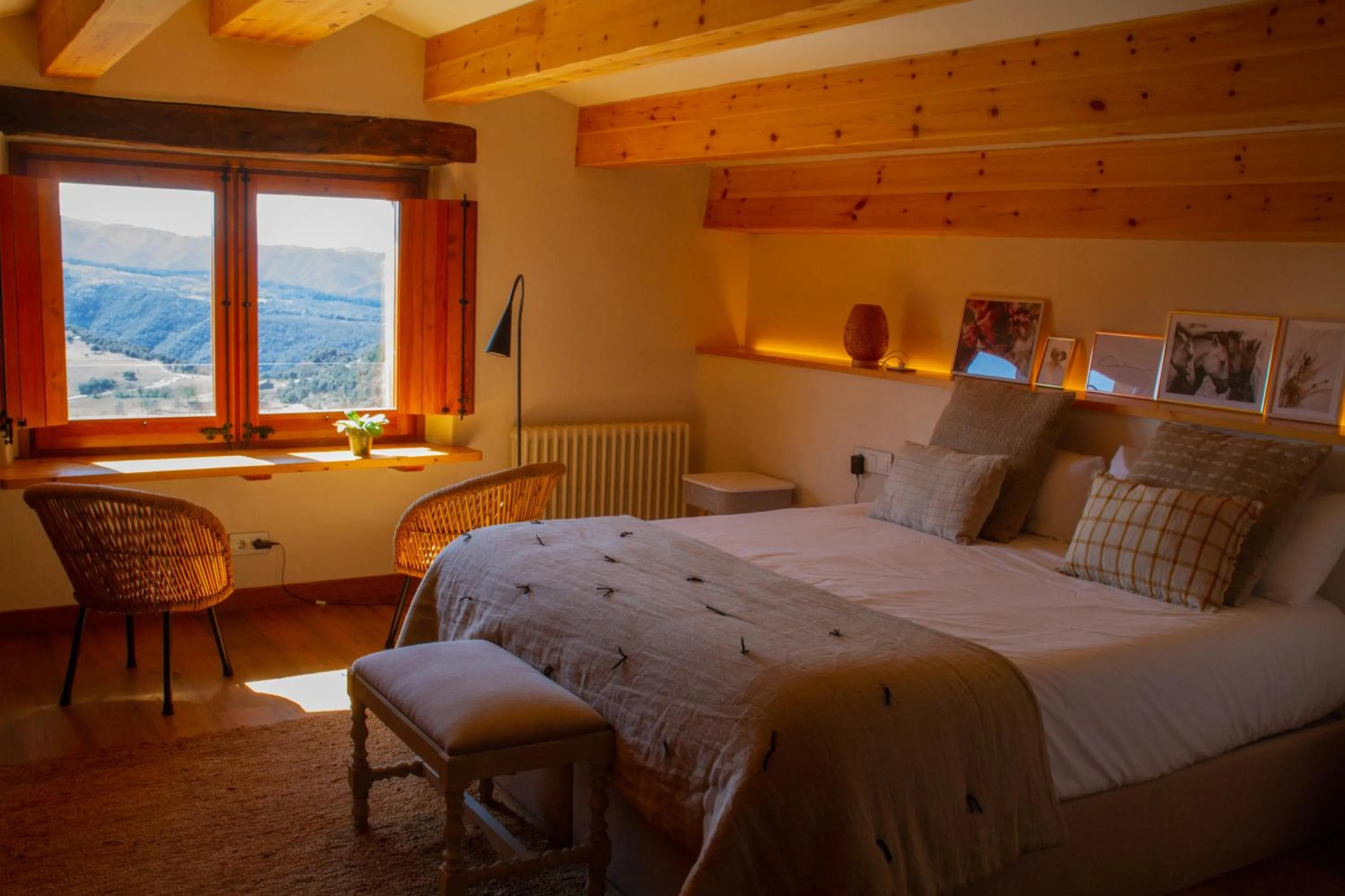 Bedroom, Bed in Masia Santa Llúcia