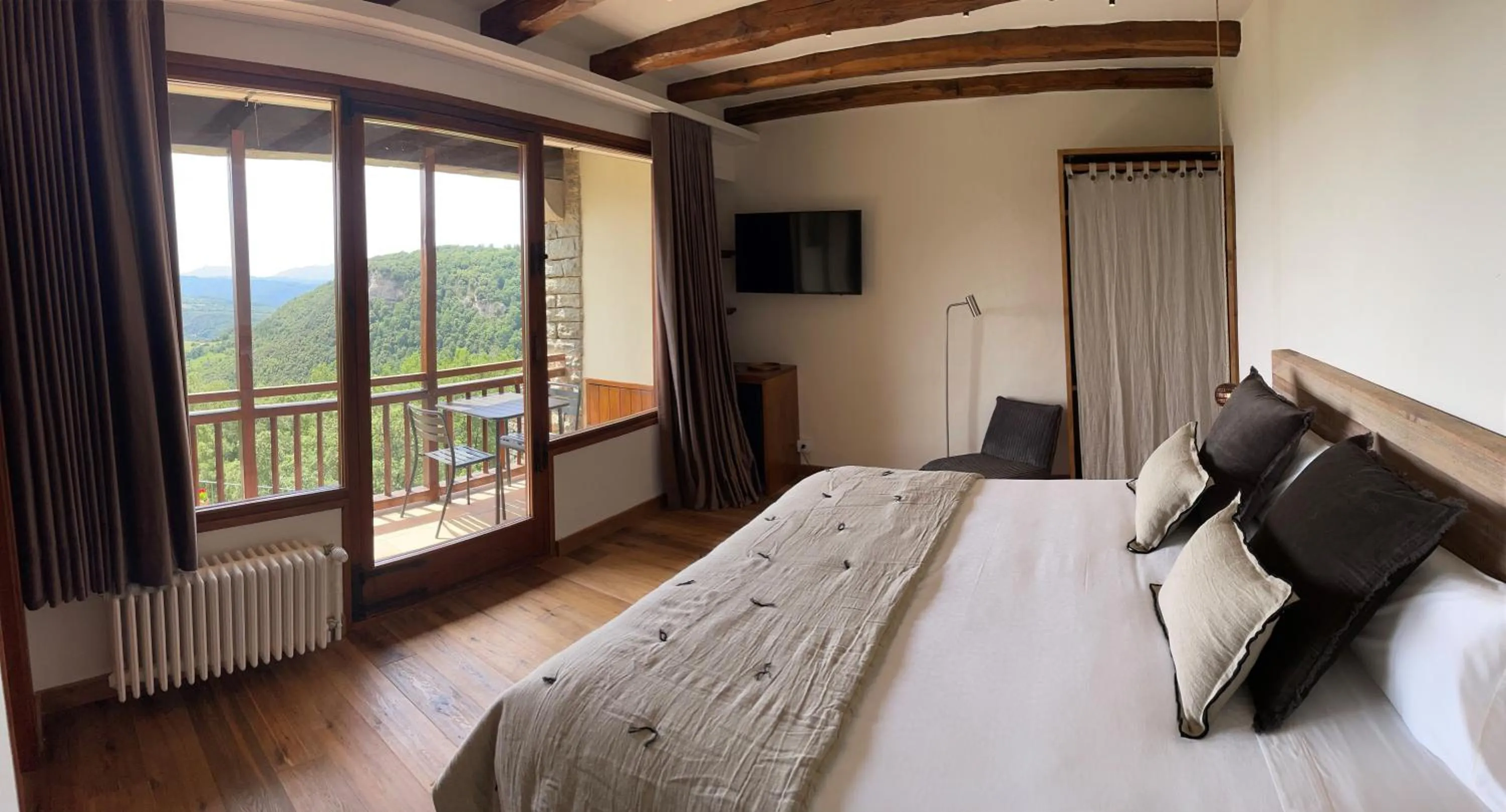 Bed in Masia Santa Llúcia