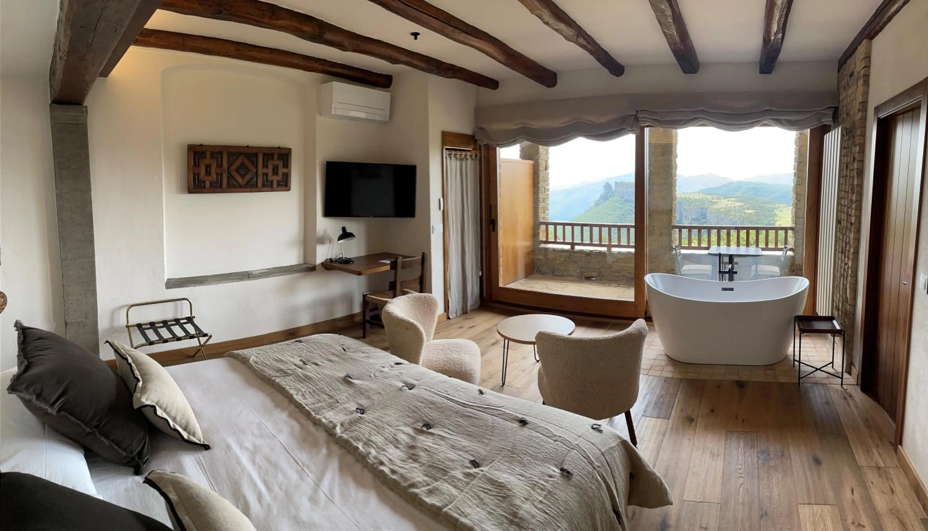 Bed in Masia Santa Llúcia