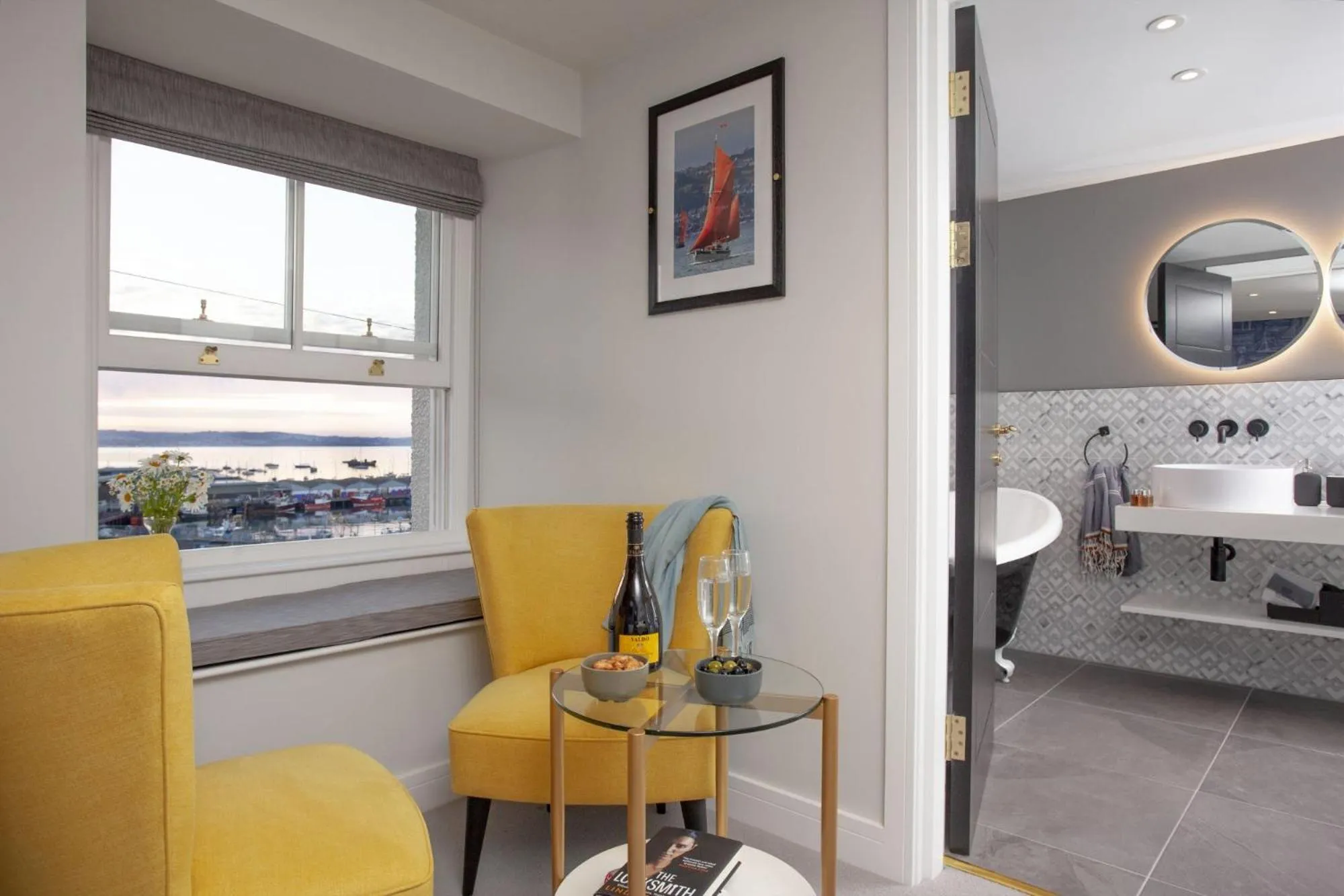 Bathroom in Vigilance Suite - Free Wi-Fi - Sea View