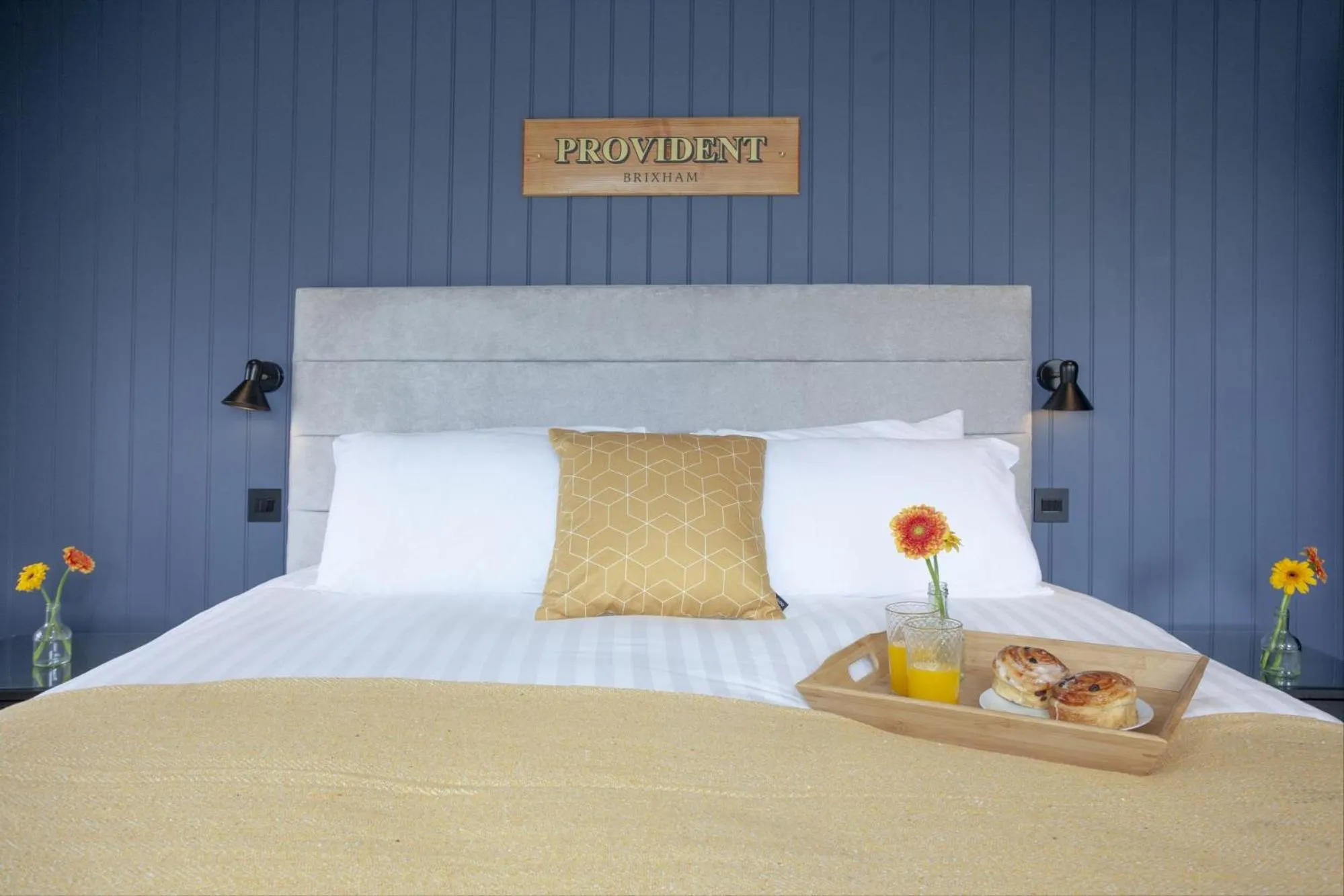 Bed in Provident Suite - Free Wi-Fi - Sea View