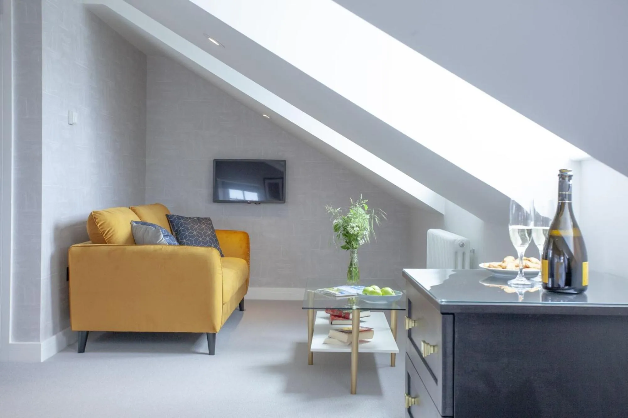 TV and multimedia in Provident Suite - Free Wi-Fi - Sea View