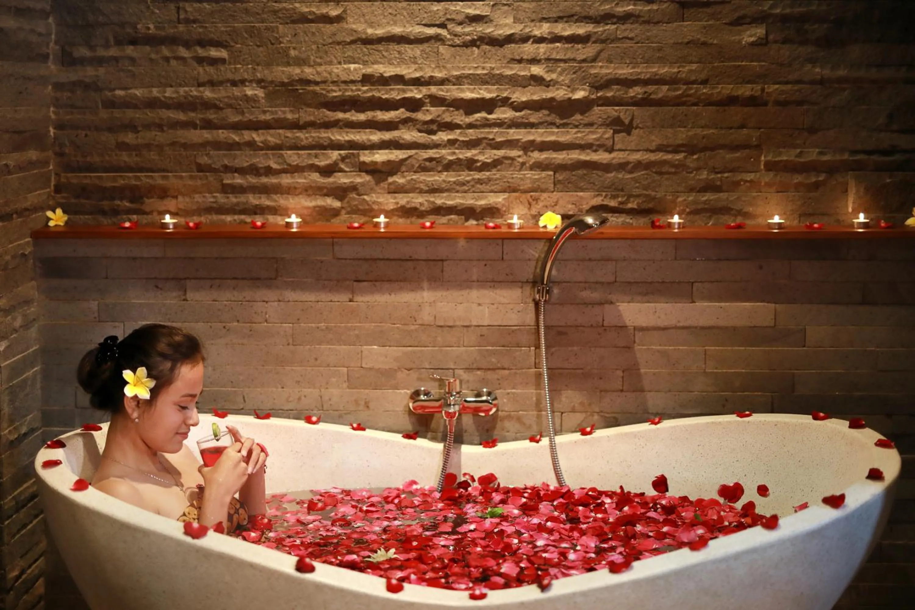 Hot Tub in Pandawa All Suites Hotel