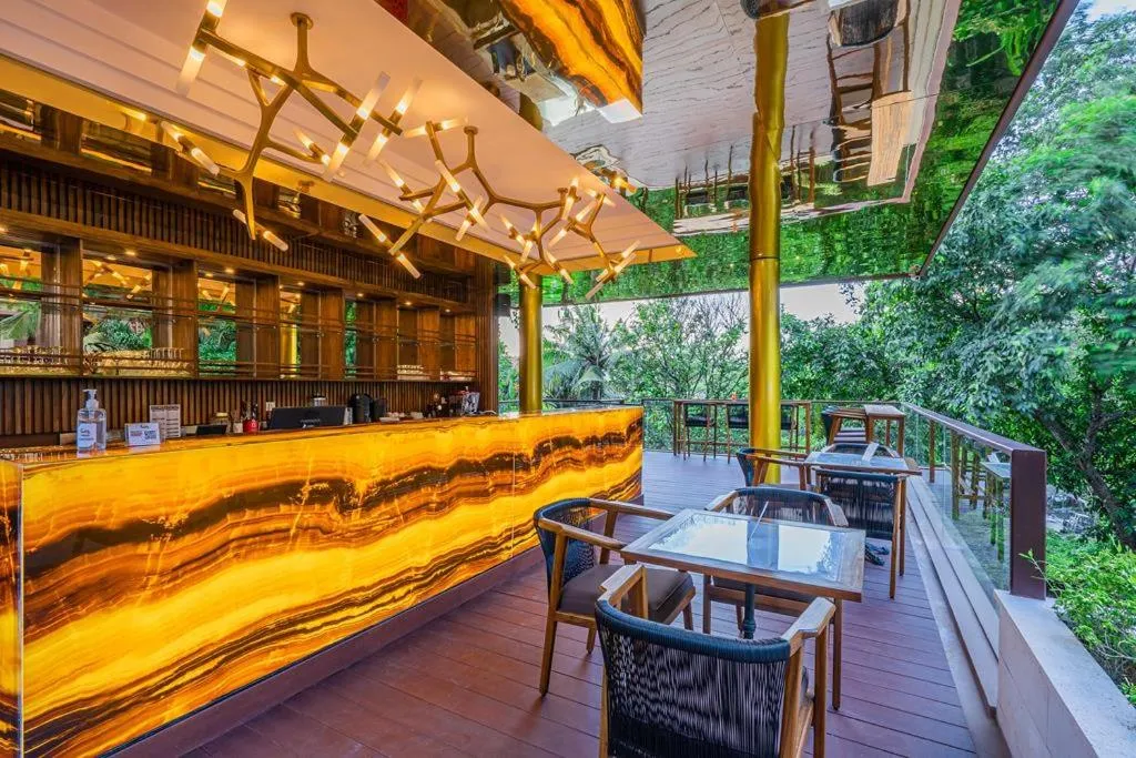 Restaurant/places to eat in Pandawa All Suites Hotel