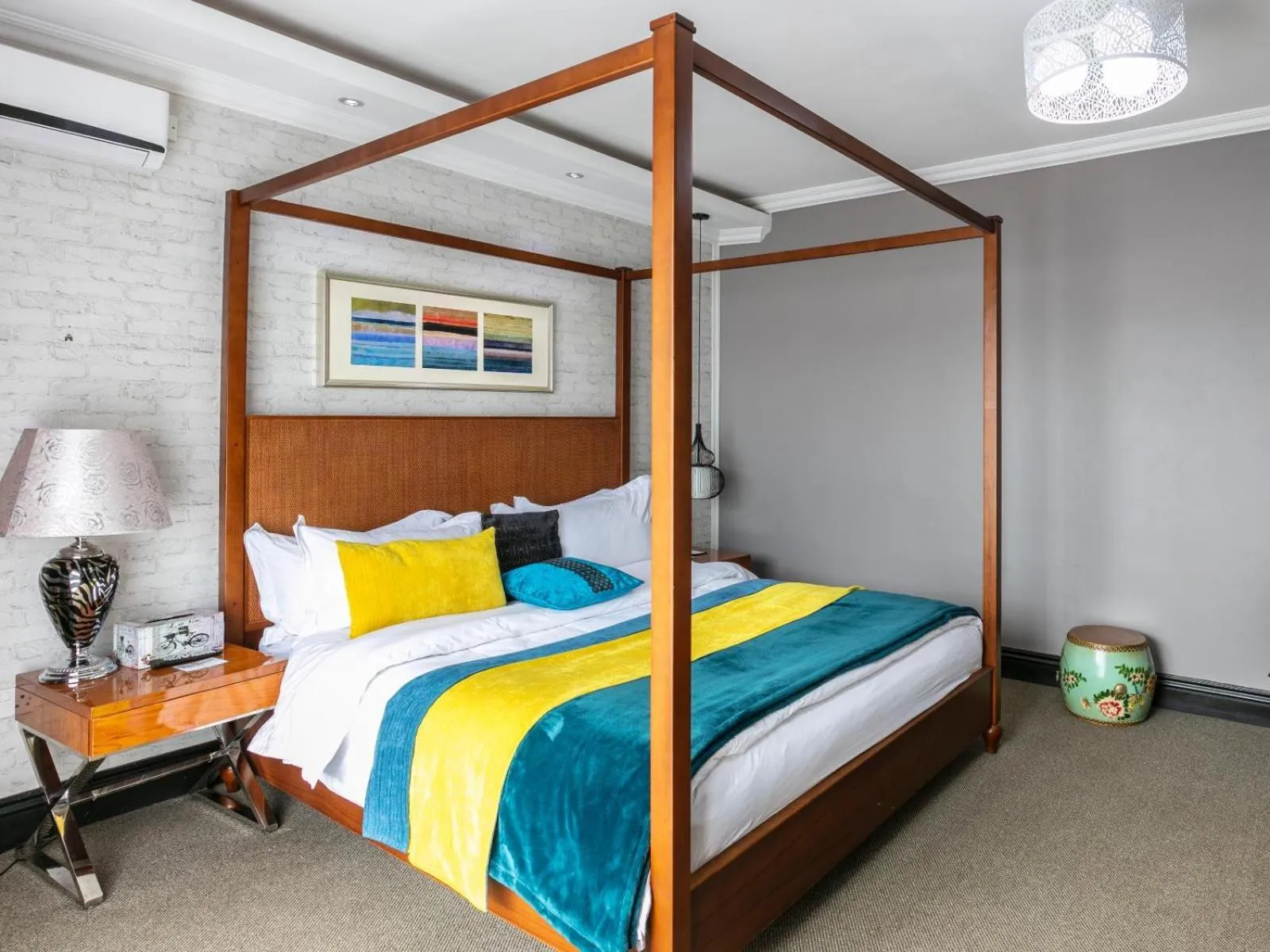 Bed in Madamz Bed & Breakfast