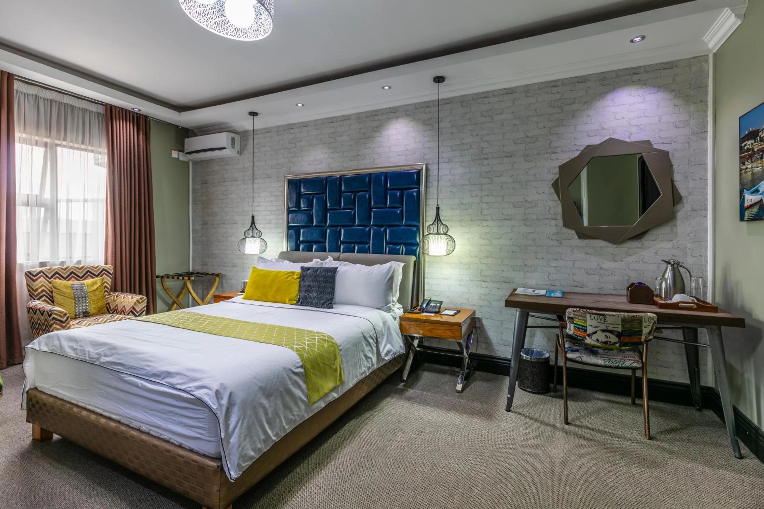 Bed in Madamz Bed & Breakfast