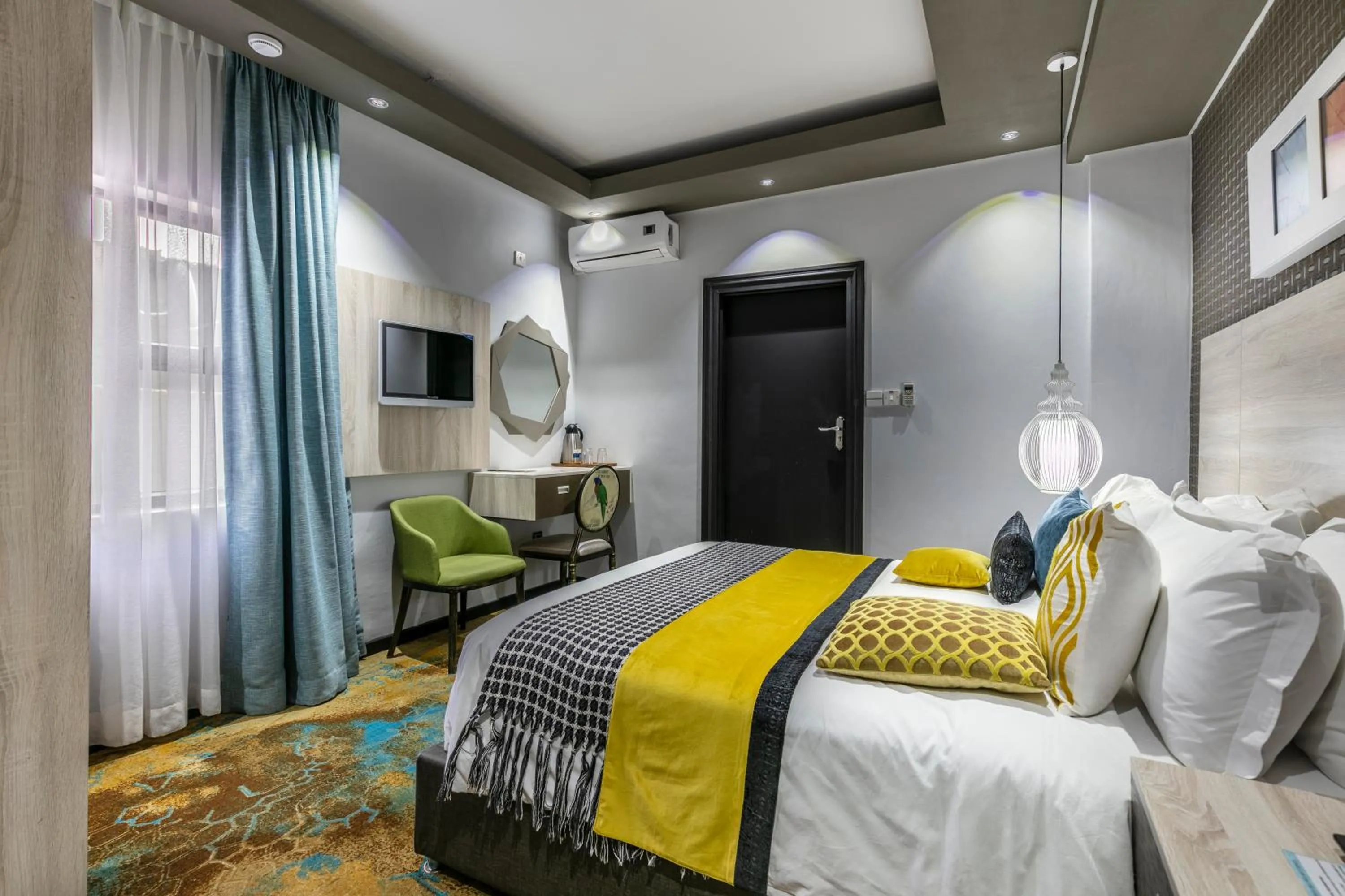 Bed in Madamz Bed & Breakfast