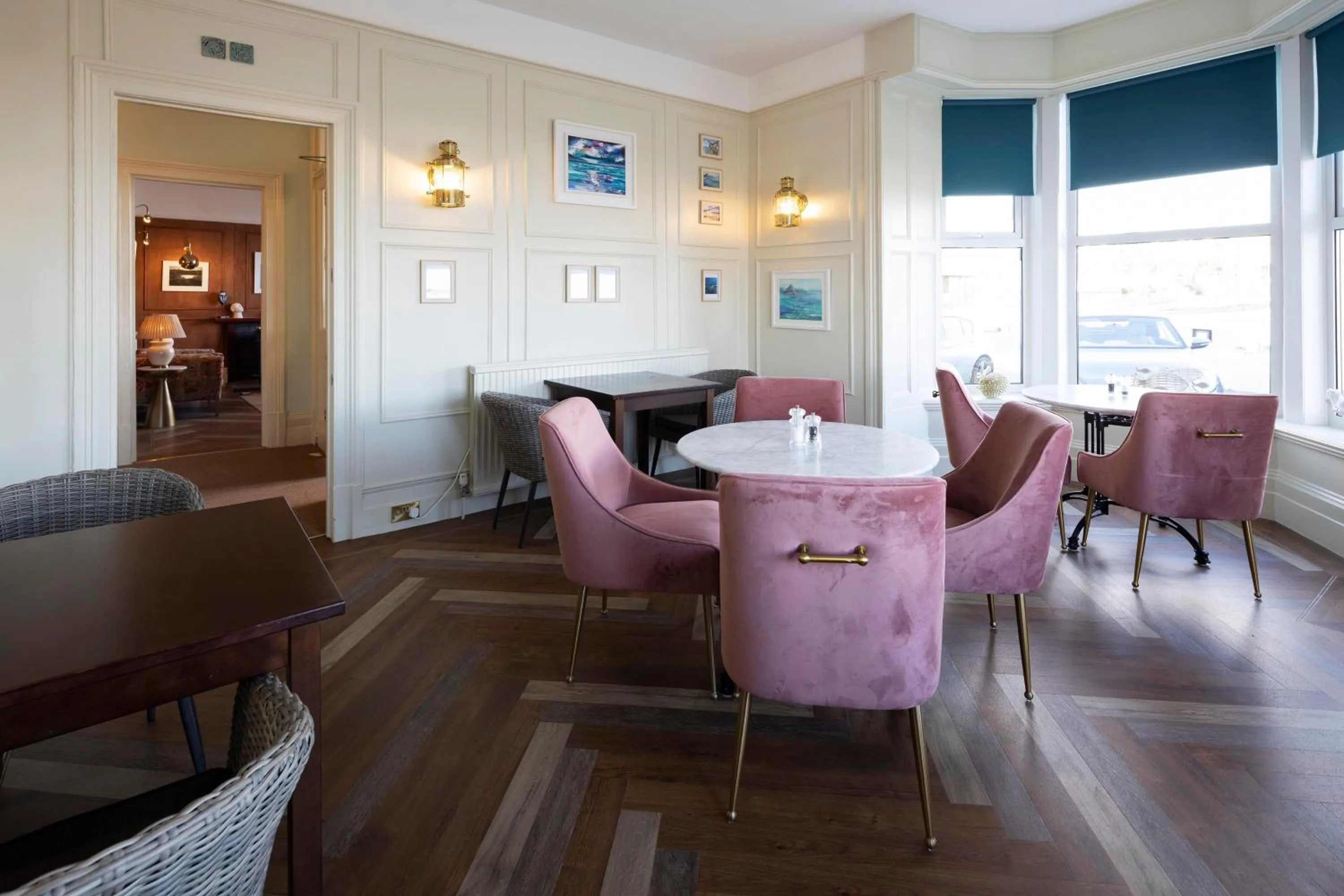 Restaurant/places to eat in The Beach Club