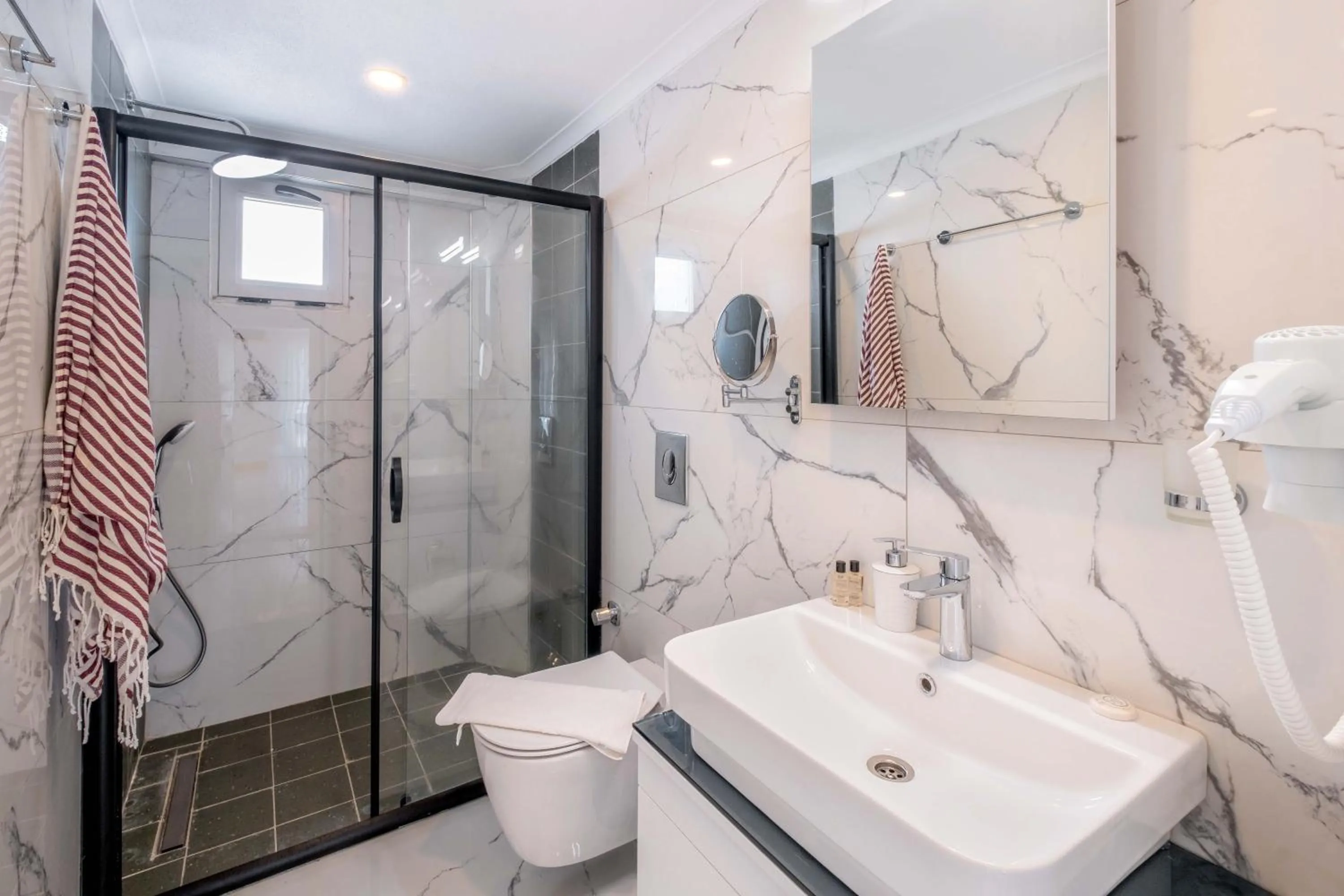 Shower in Yosun Apart