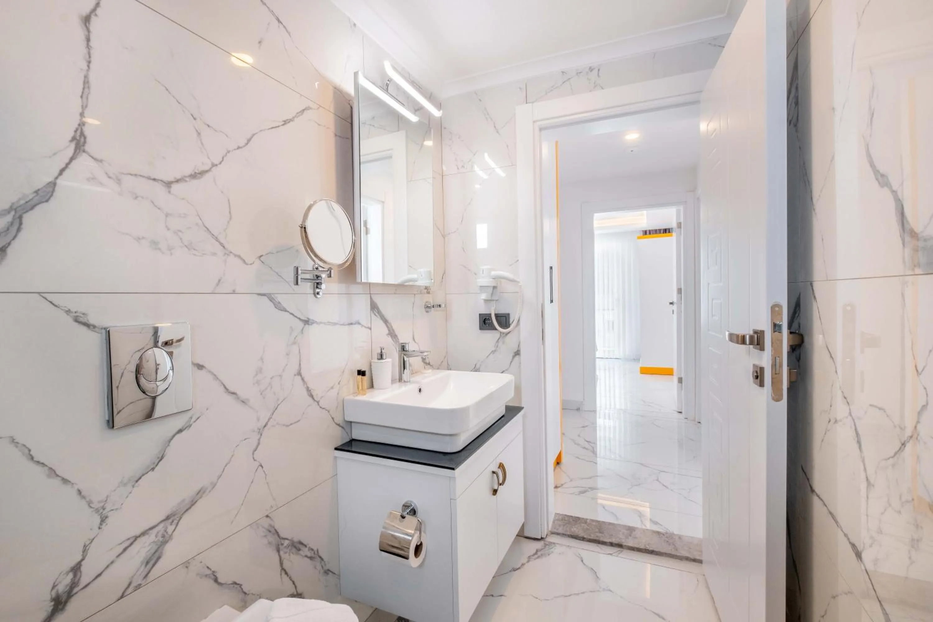 Shower in Yosun Apart