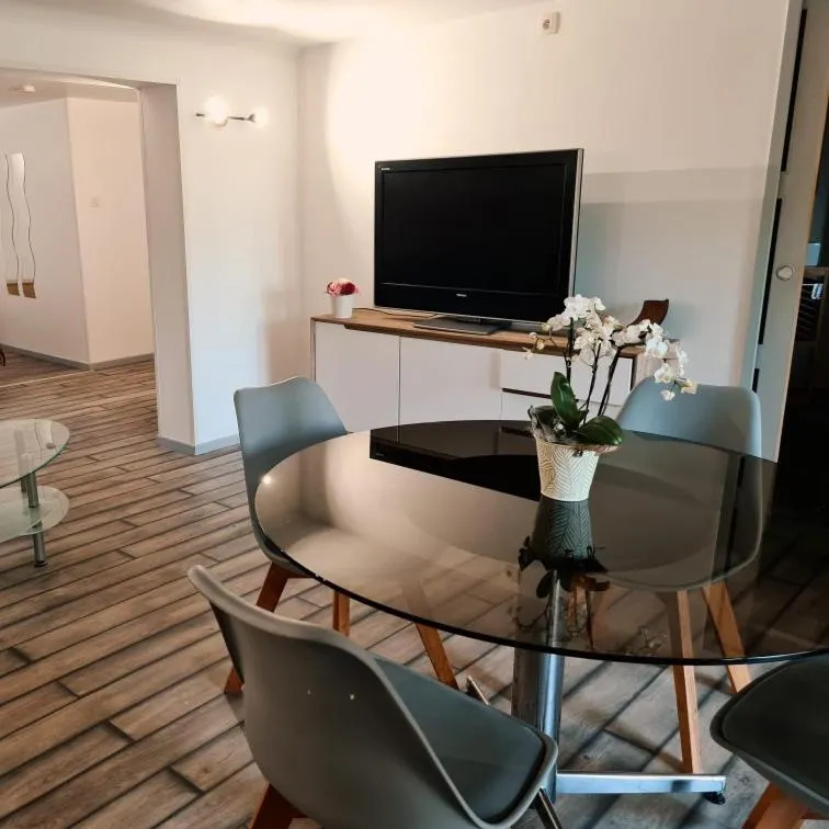 Seating area in Au Soleil Boulonnais