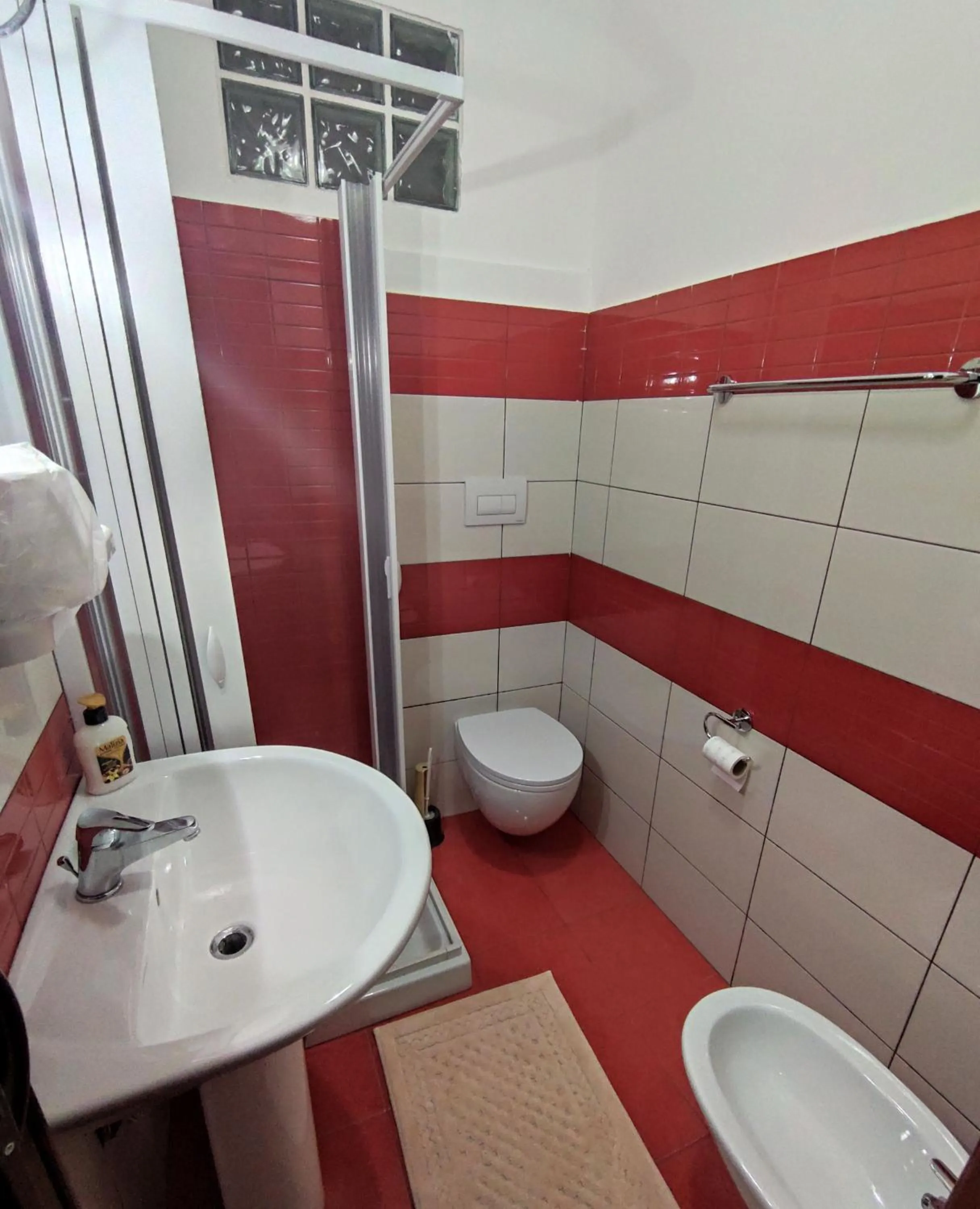 Shower in B&B Il Grillo