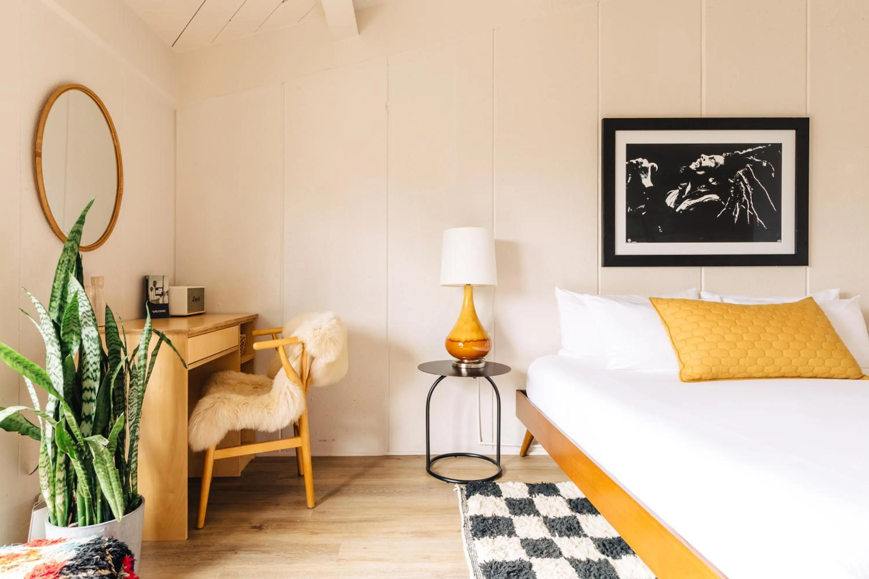 Deluxe King Studio in The Green Room Hotel