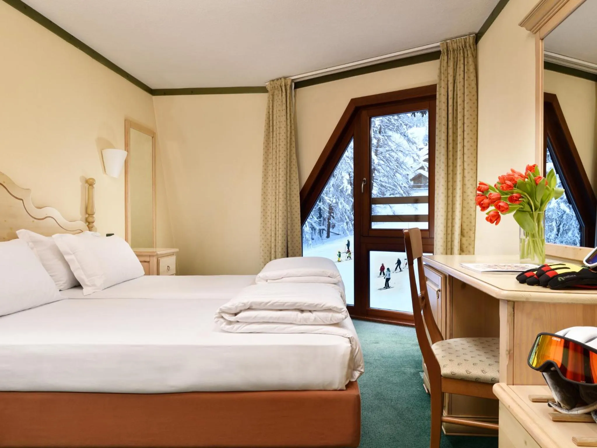 Photo of the whole room, Bed in TH Pila