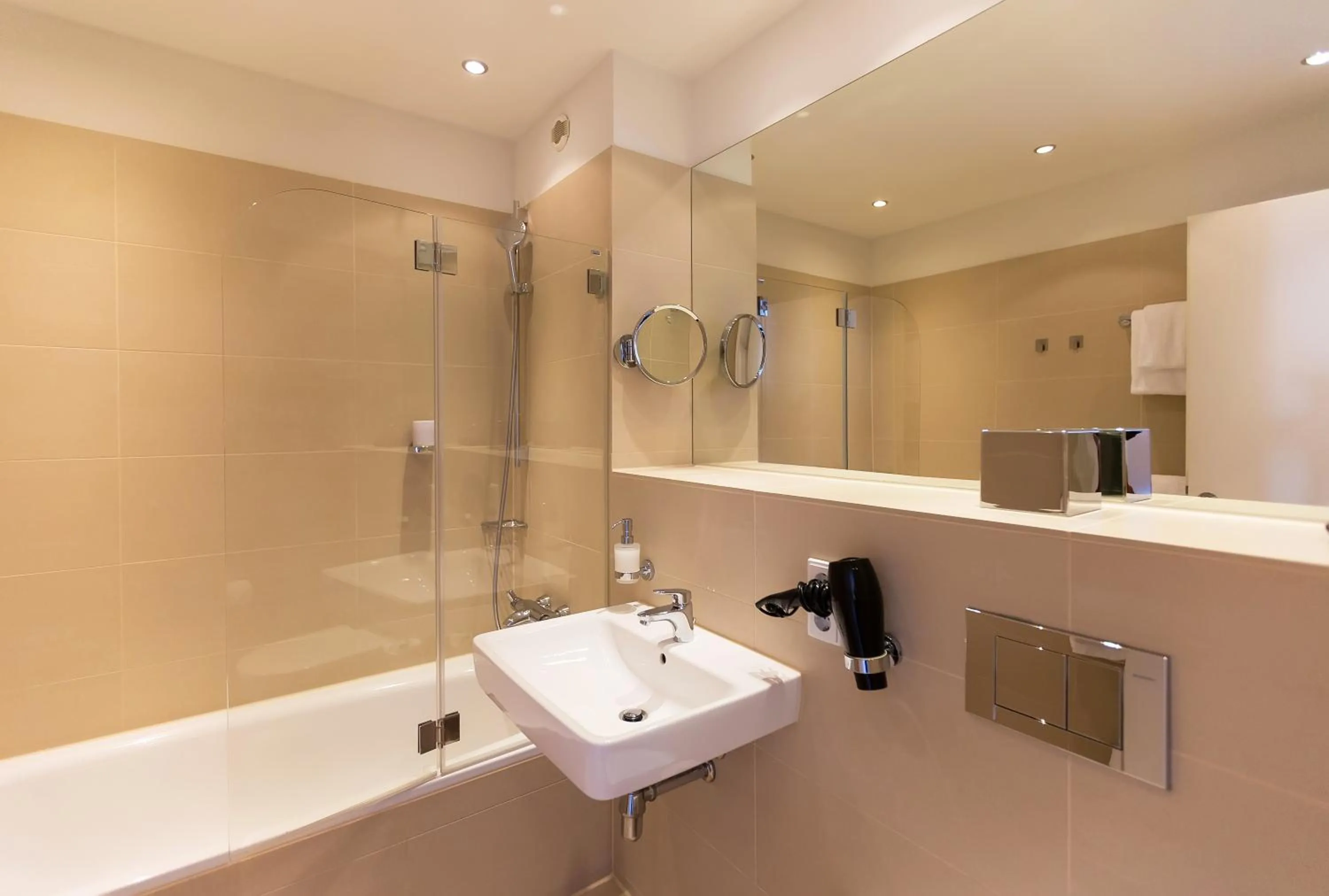 Bathroom in B&O Parkhotel