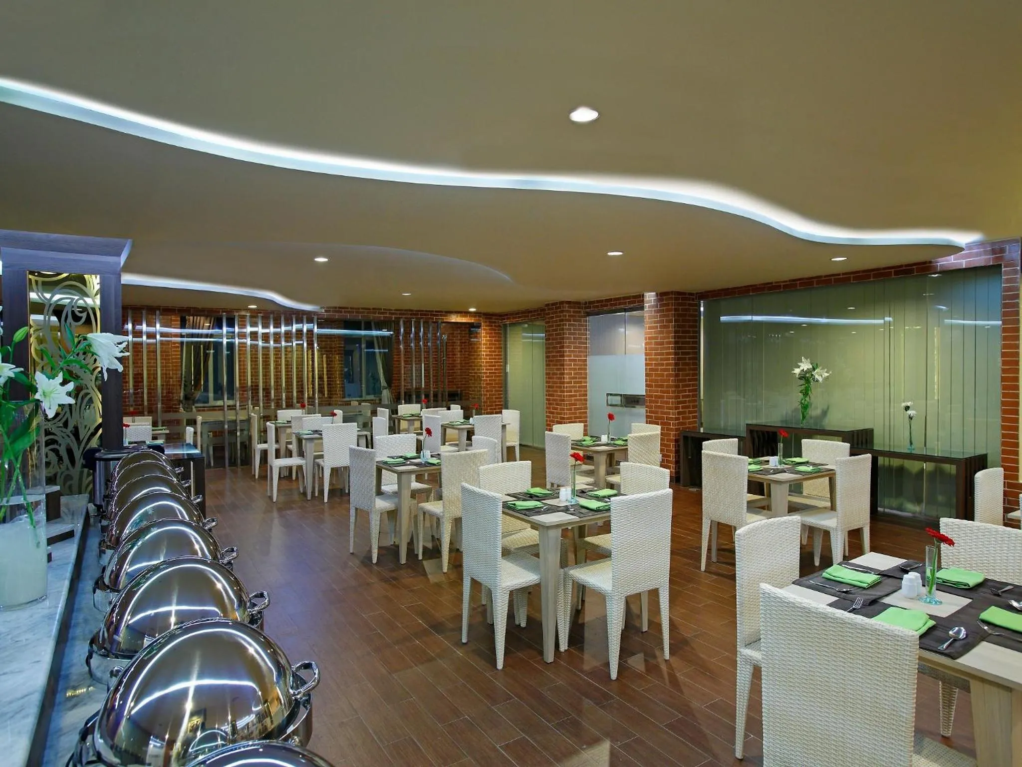 Restaurant/places to eat in Hotel Santika Depok
