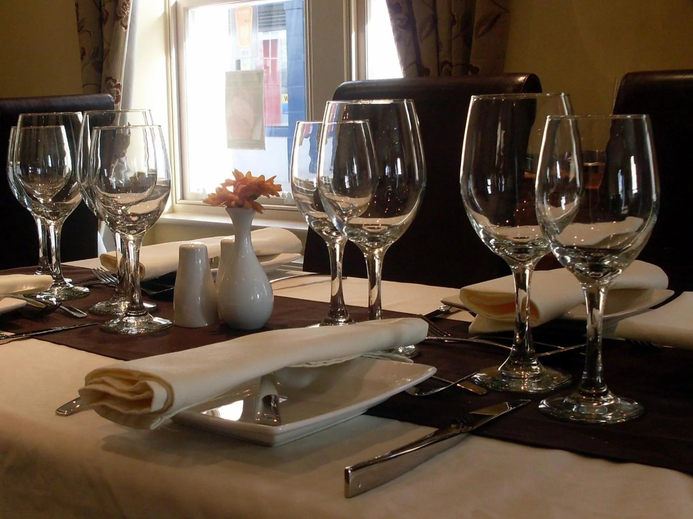 Restaurant/places to eat in The Golden Lion Hotel