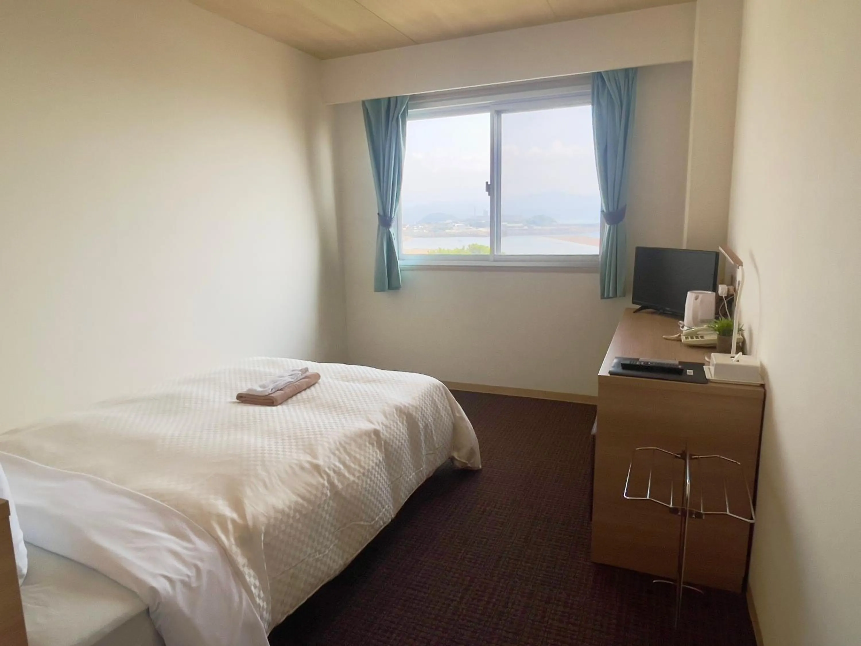 Bed in Amakusa Onsen Hotel Shikisakikan