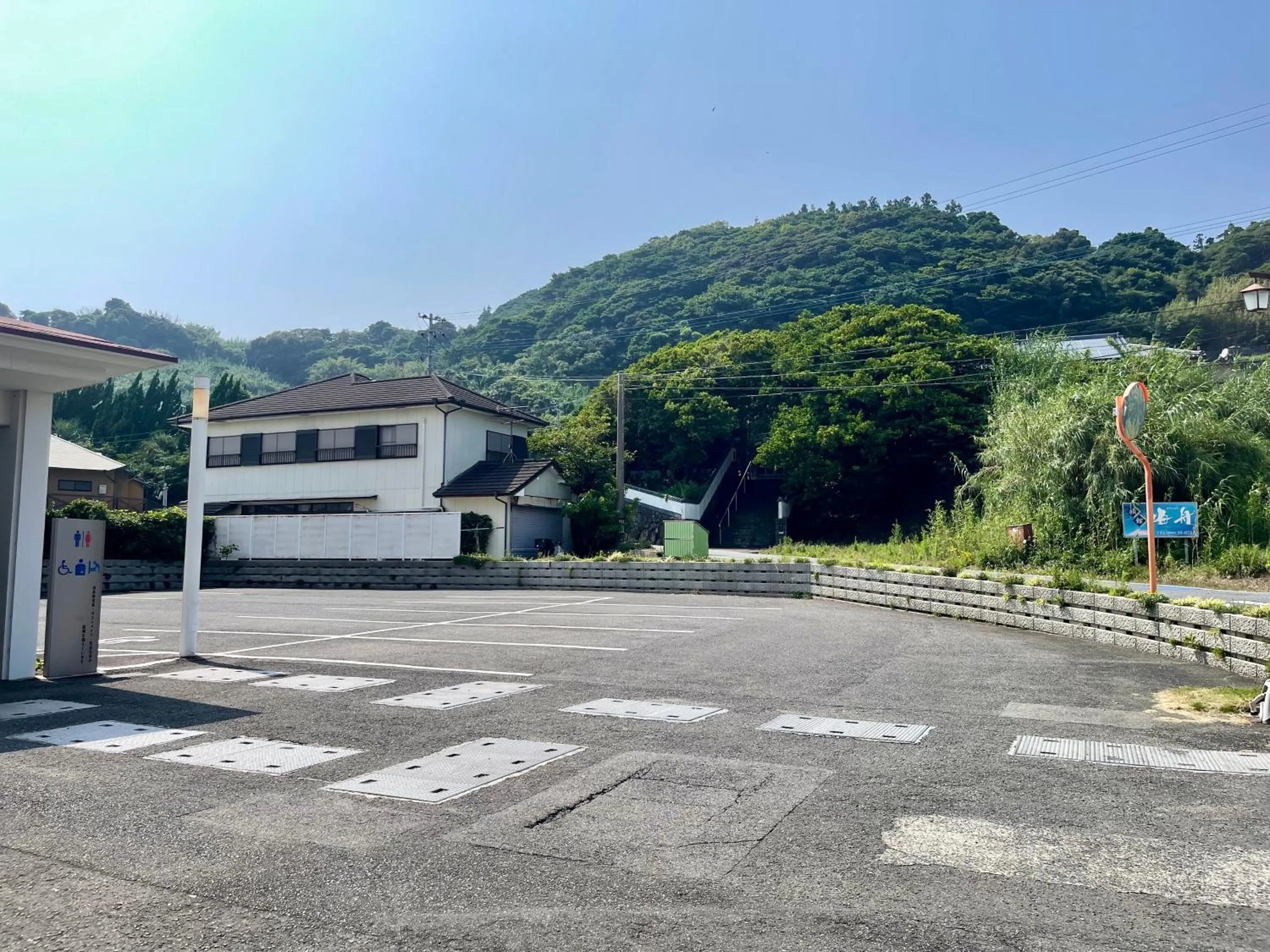 Parking in Amakusa Onsen Hotel Shikisakikan