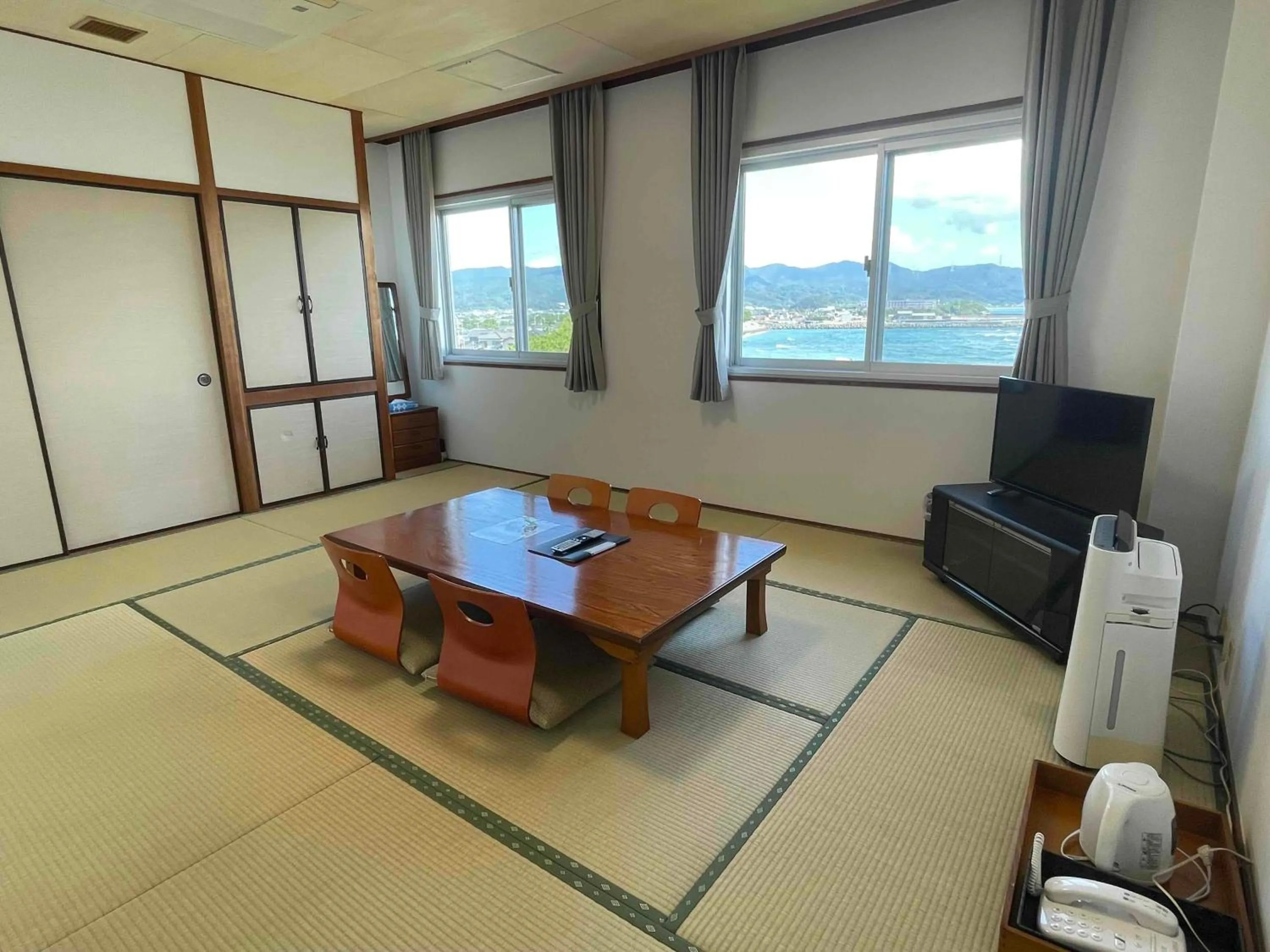 Living room in Amakusa Onsen Hotel Shikisakikan