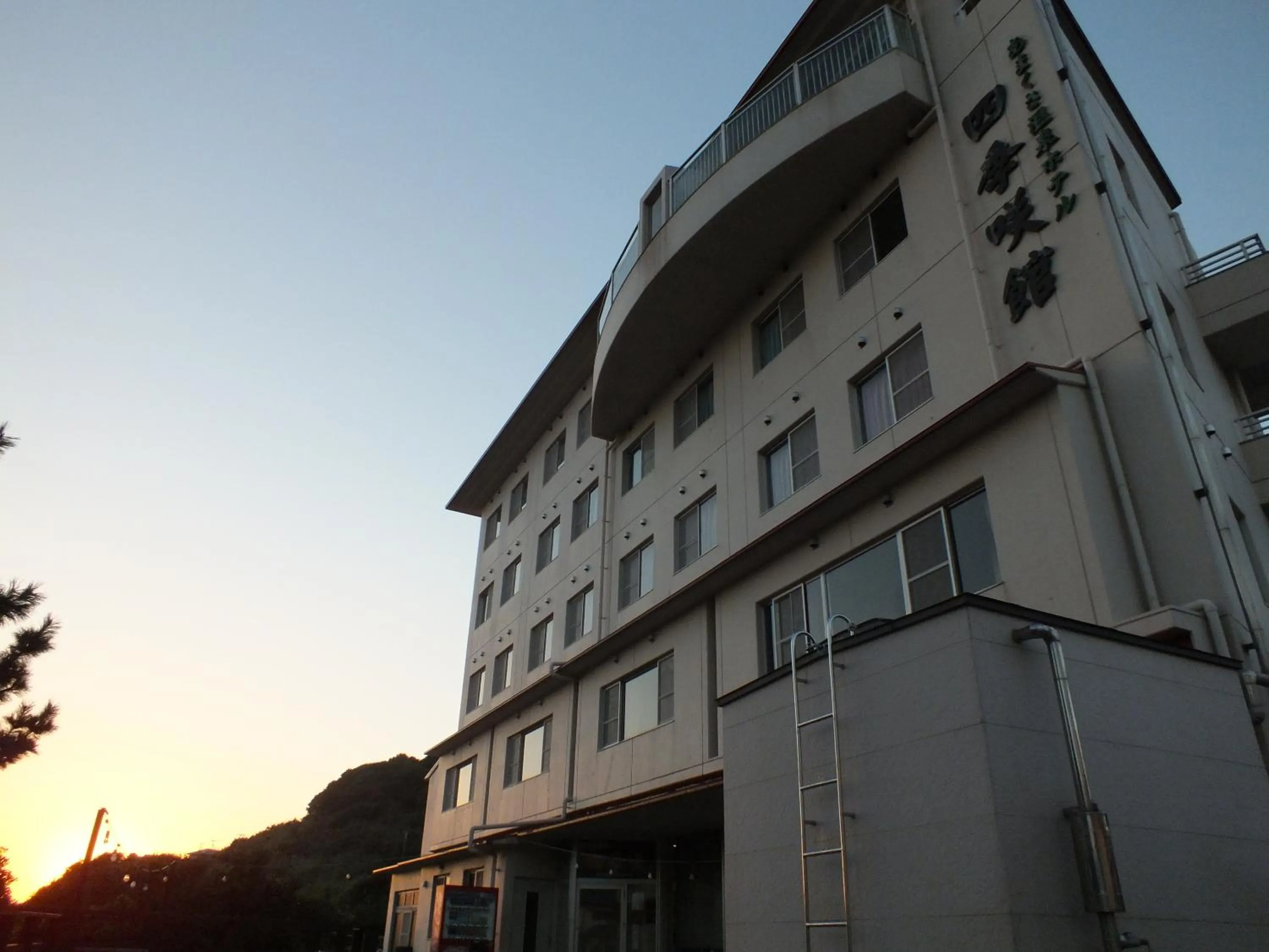 Property building in Amakusa Onsen Hotel Shikisakikan