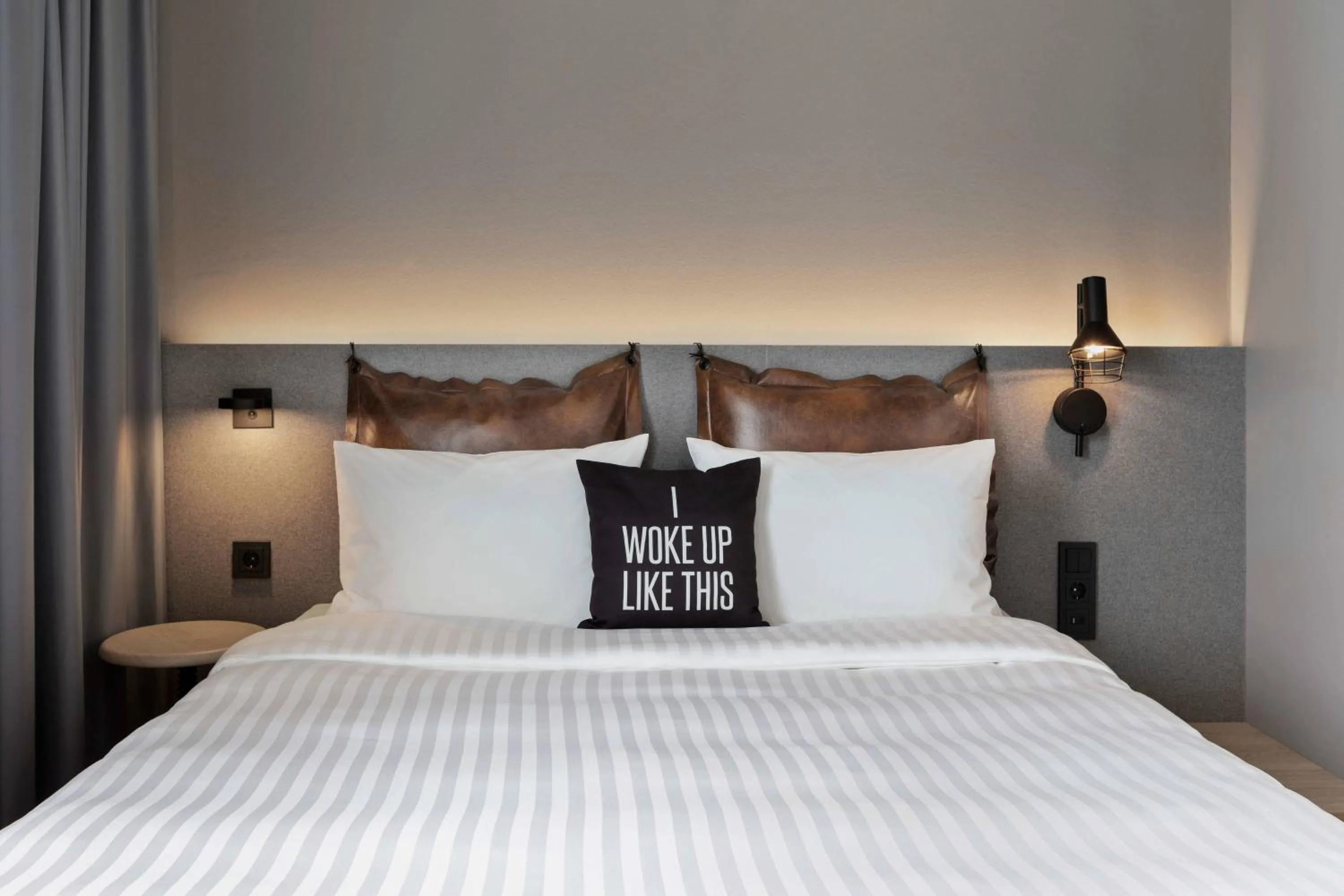 Photo of the whole room, Bed in Moxy Bremen