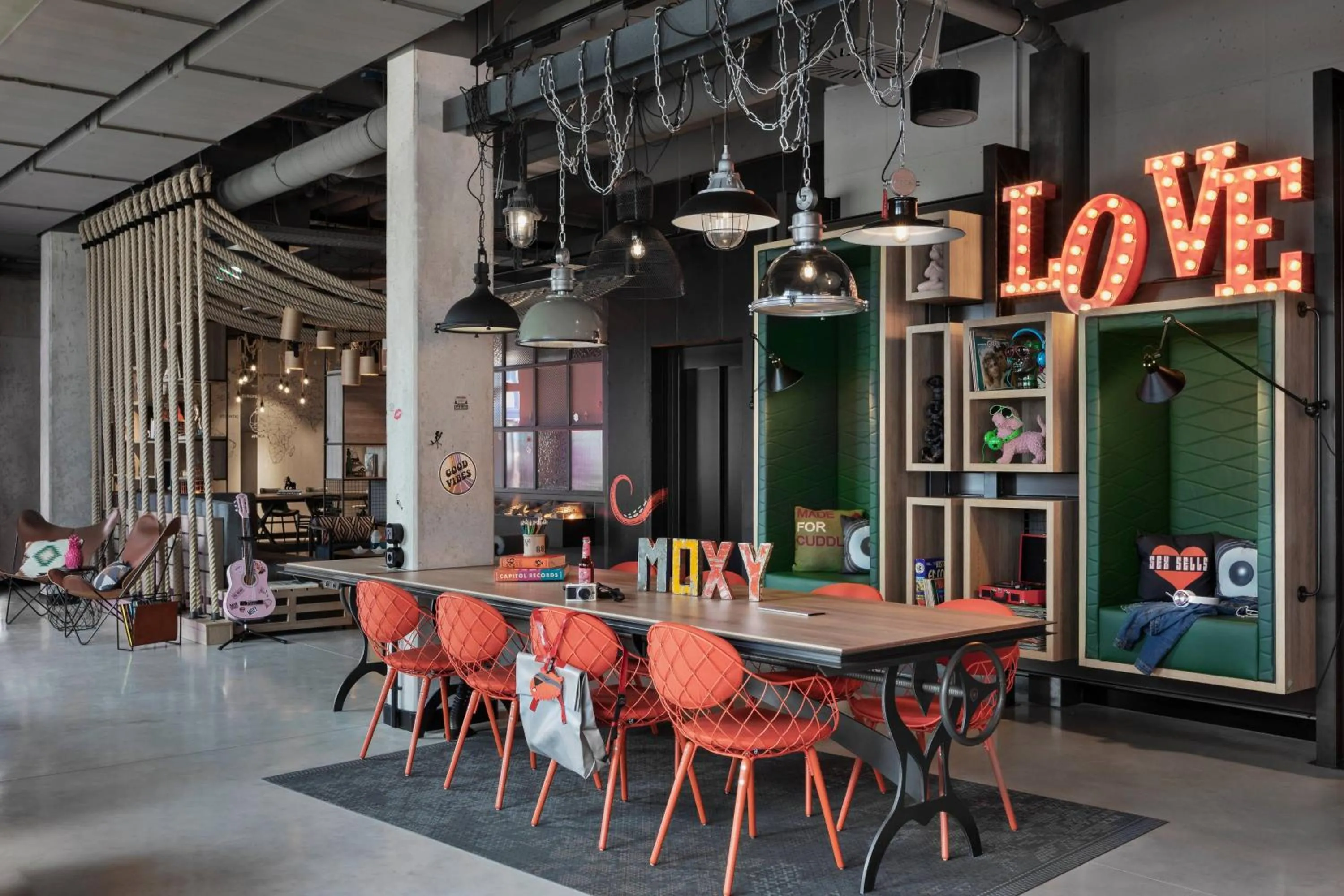 Restaurant/places to eat in Moxy Bremen