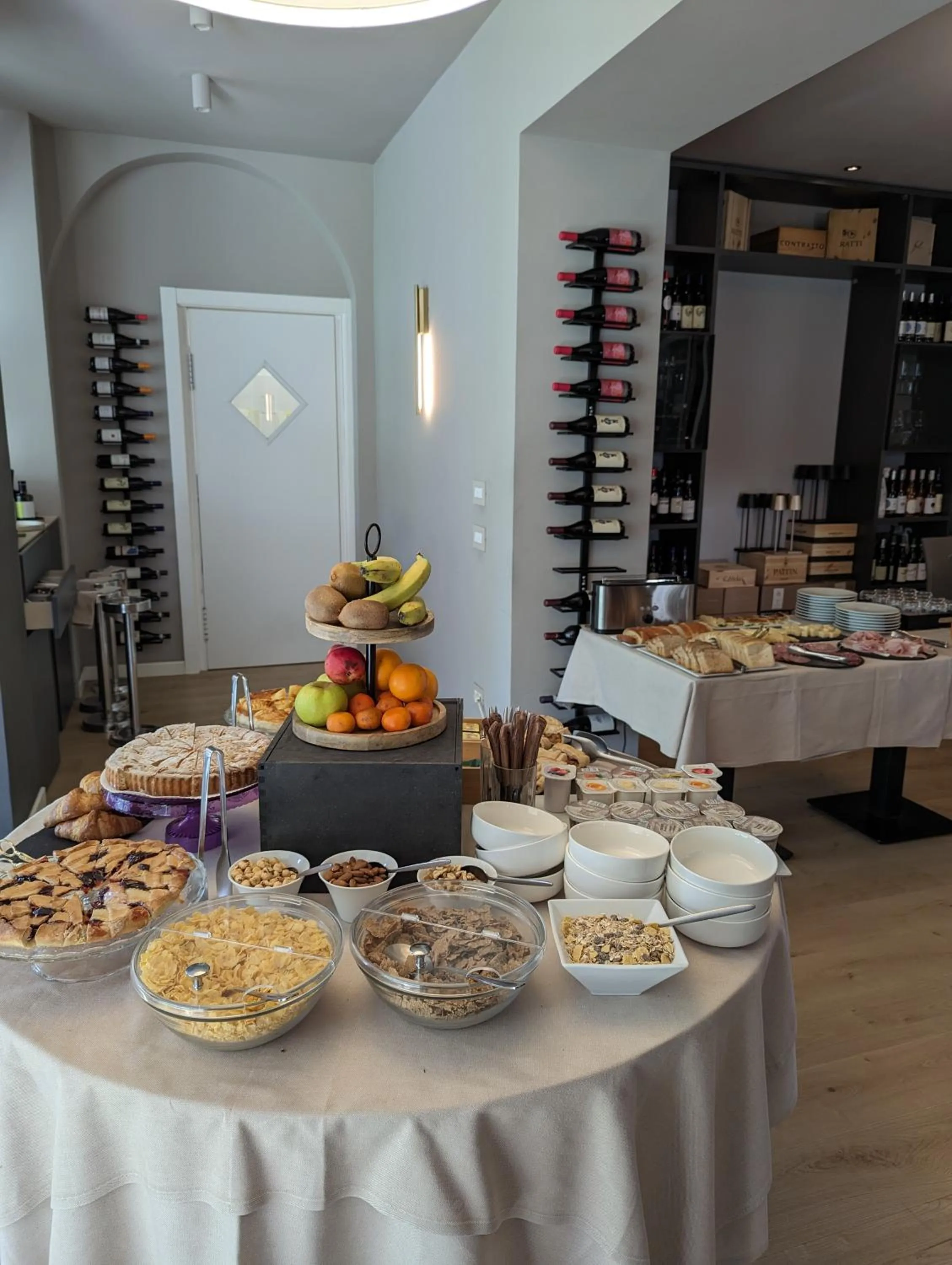 Breakfast in VILLA BERNASCONI