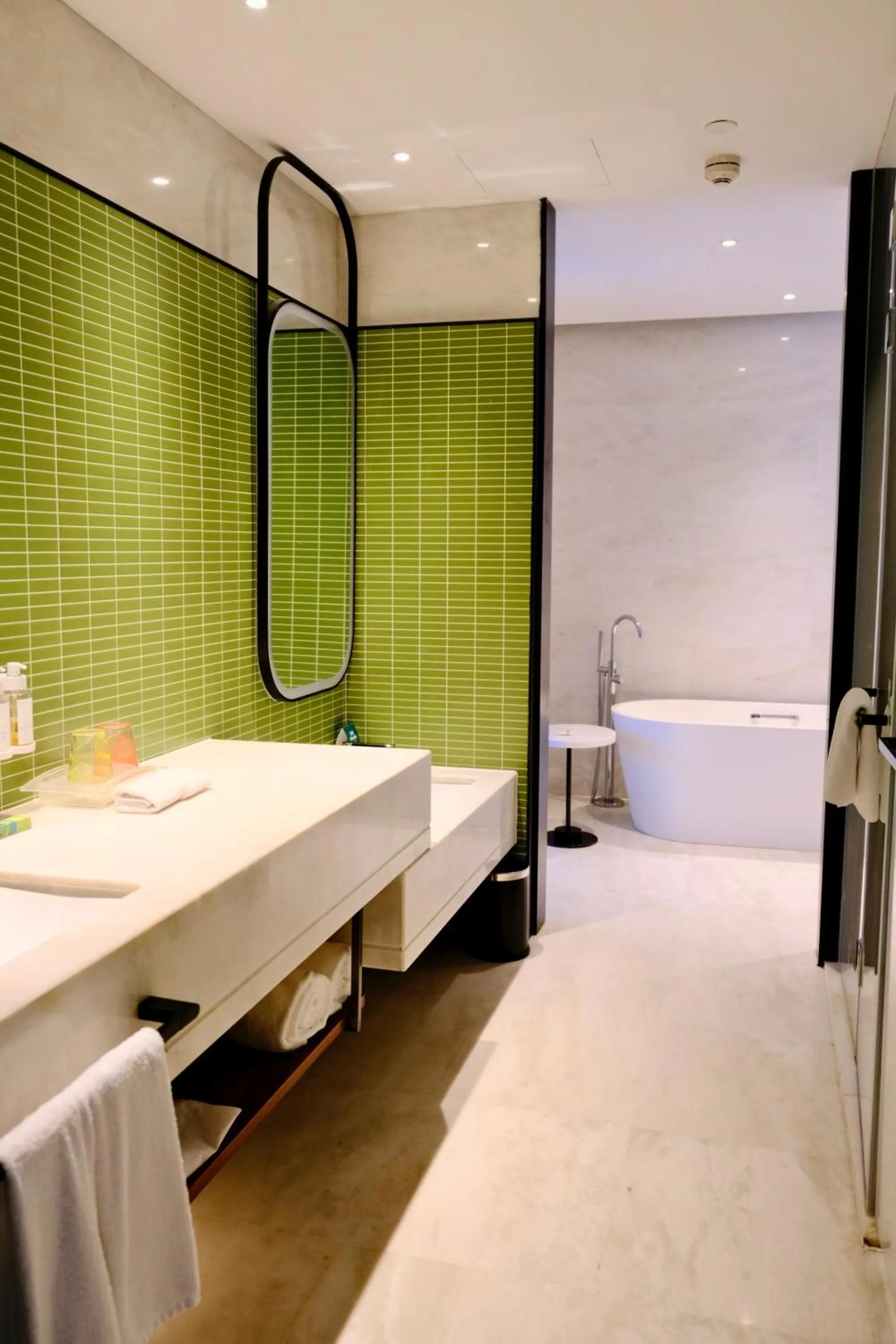 Family Suite in Holiday Inn Xi'an Chanba by IHG-Near Xi'an International Convention Exhibition Center and Shopping mall and The Romantic show of Xi'an-Free Luggage Storage-English Service