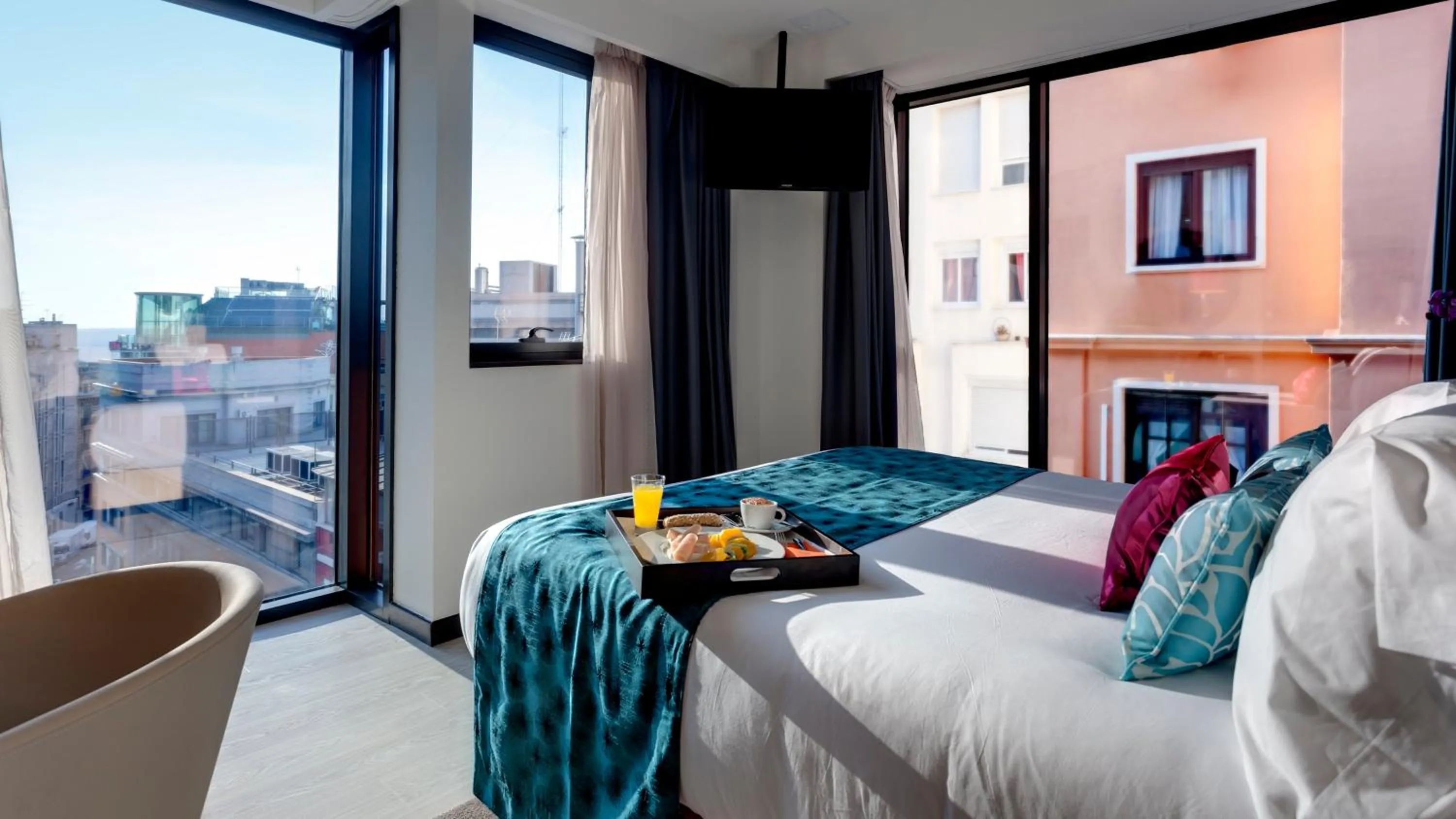 Photo of the whole room, Bed in Hotel Indigo Madrid - Gran Vía by IHG