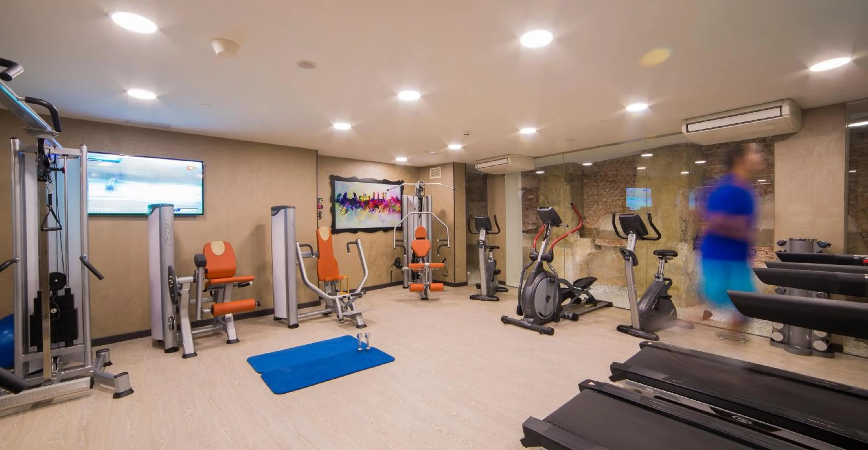 Fitness centre/facilities in Hotel Indigo Madrid - Gran Vía by IHG