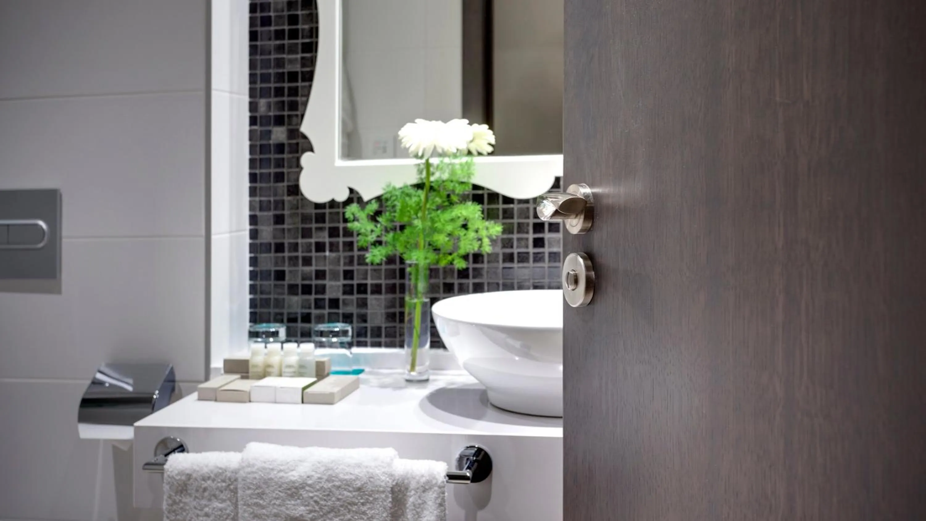 Bathroom in Hotel Indigo Madrid - Gran Vía by IHG