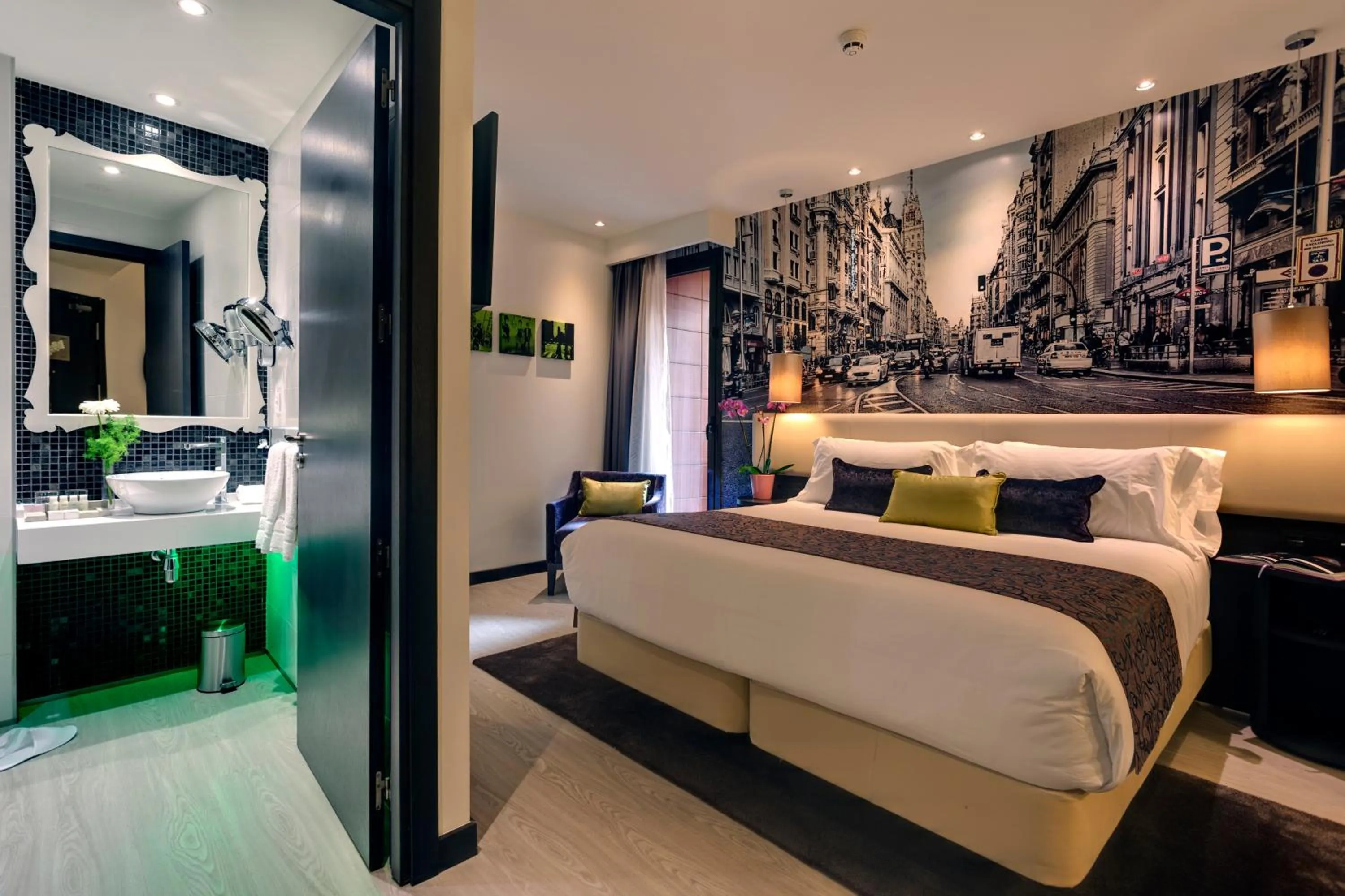 Photo of the whole room, Bed in Hotel Indigo Madrid - Gran Vía by IHG