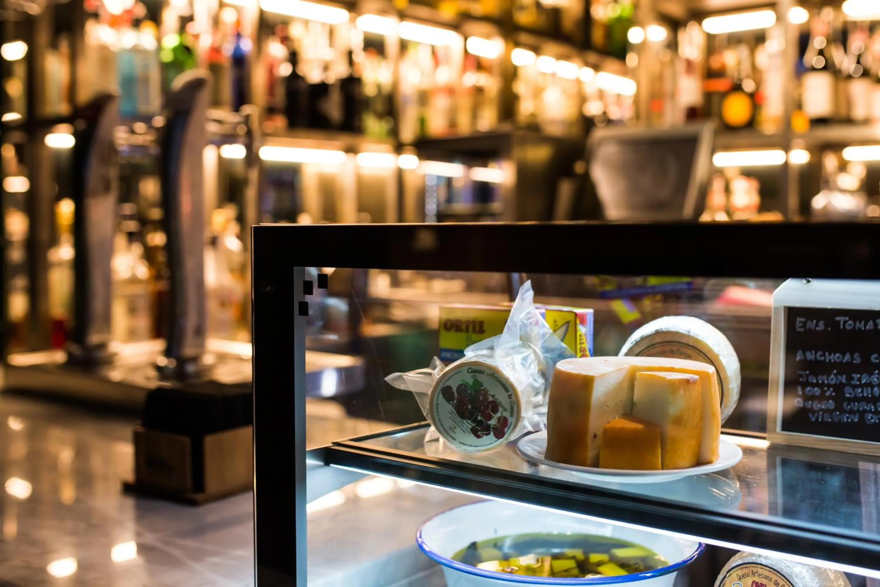 Lounge or bar in Hotel Indigo Madrid - Gran Vía by IHG