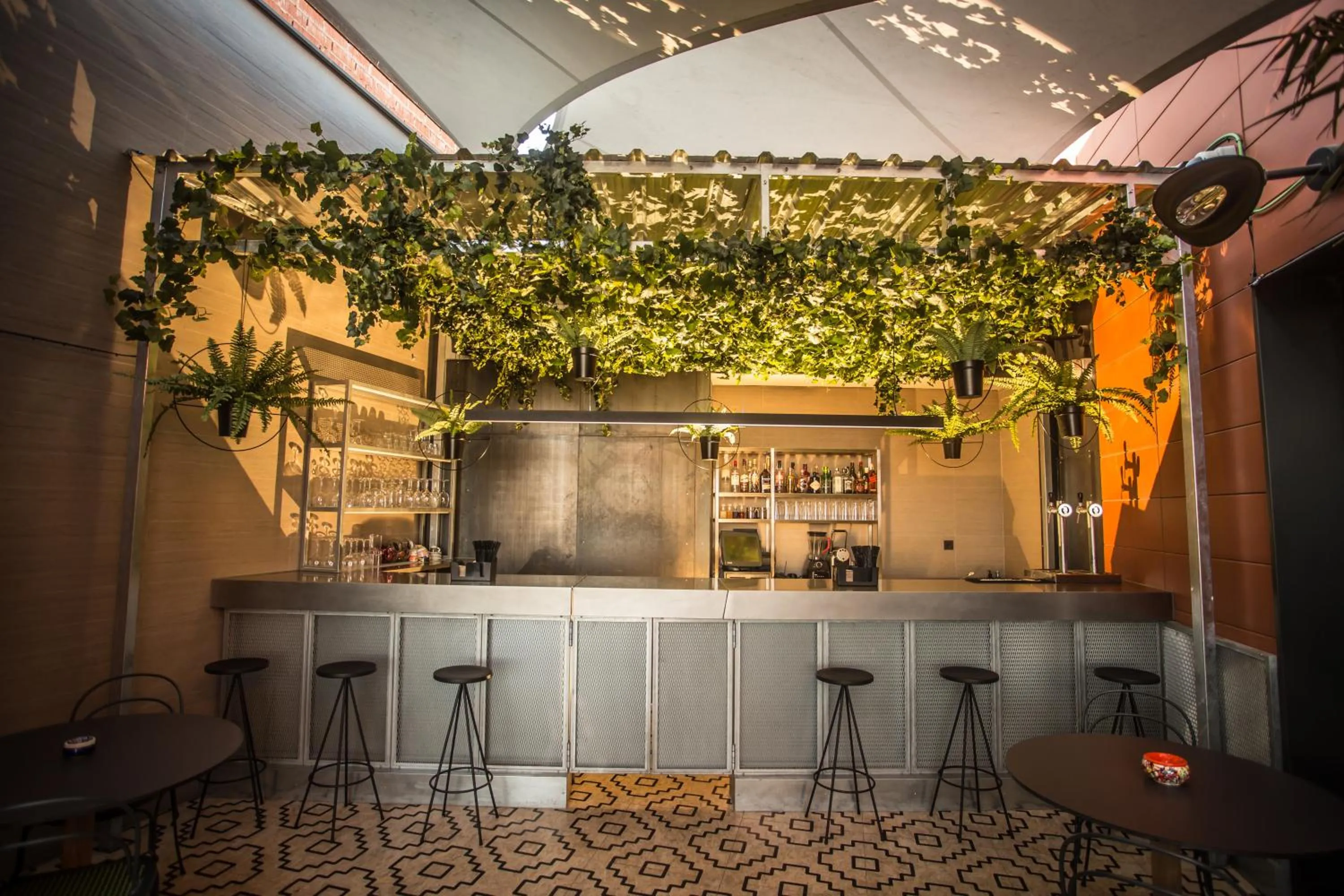 Lounge or bar in Hotel Indigo Madrid - Gran Vía by IHG