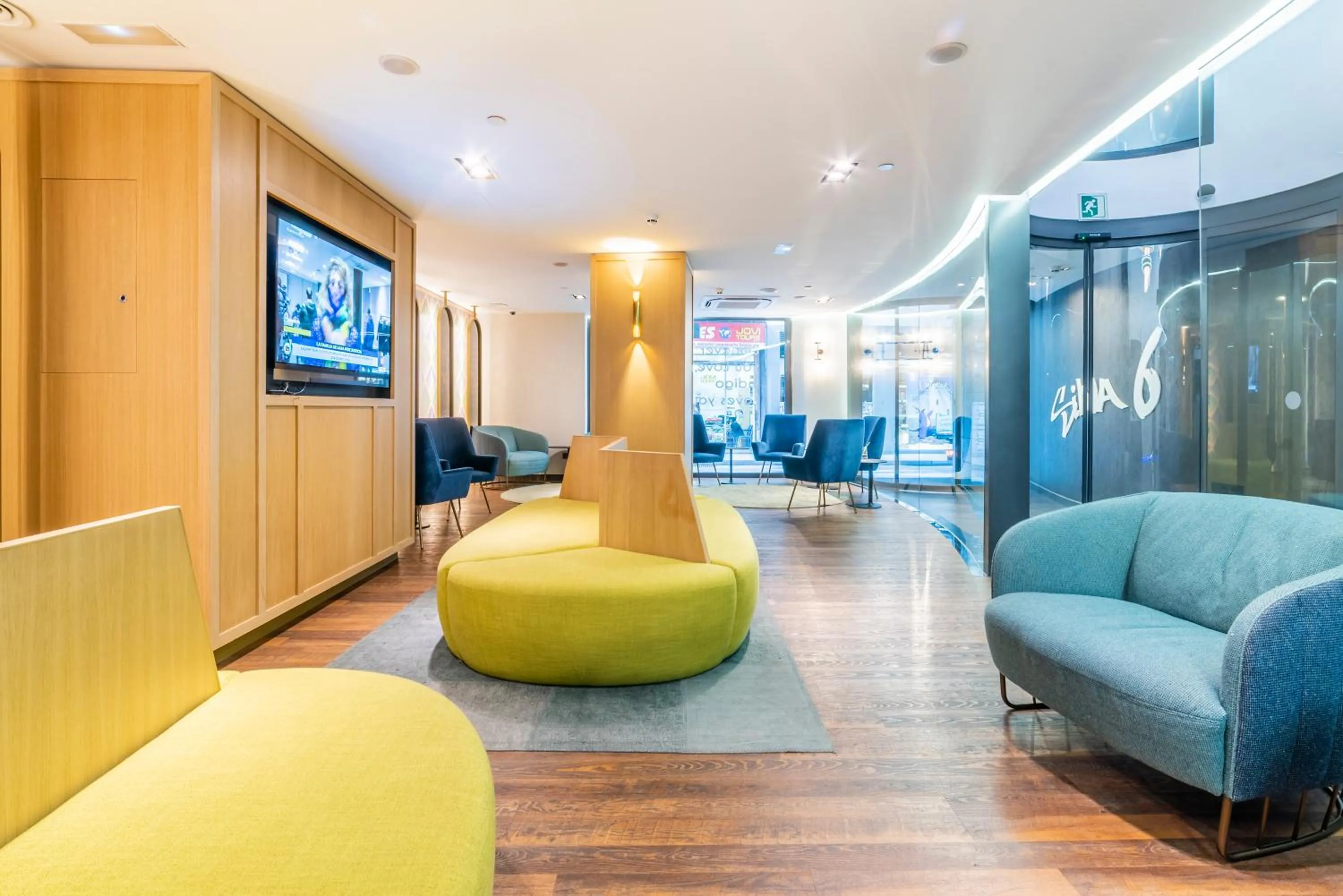 Lobby or reception in Hotel Indigo Madrid - Gran Vía by IHG