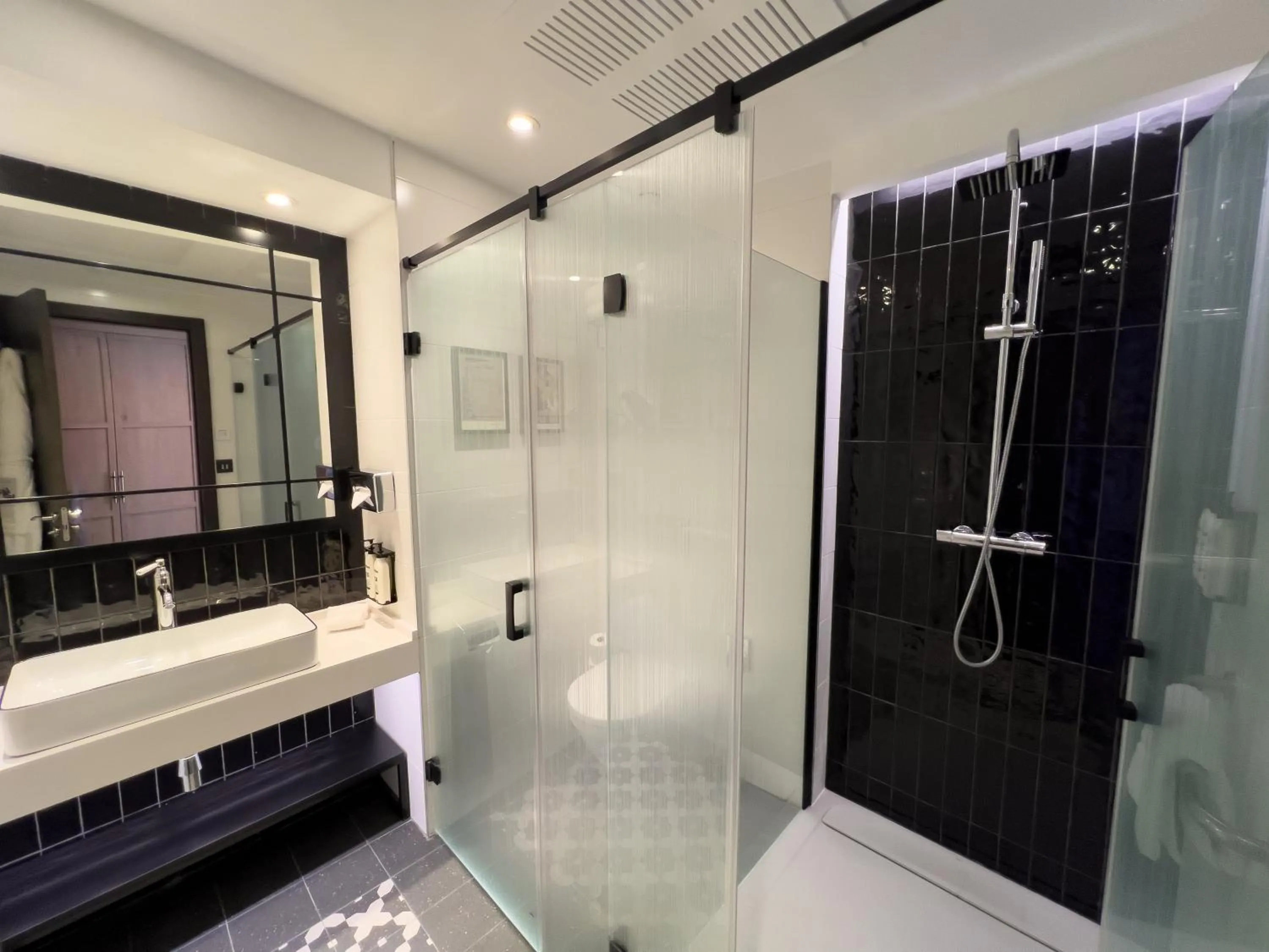 Bathroom in Hotel Indigo Madrid - Gran Vía by IHG