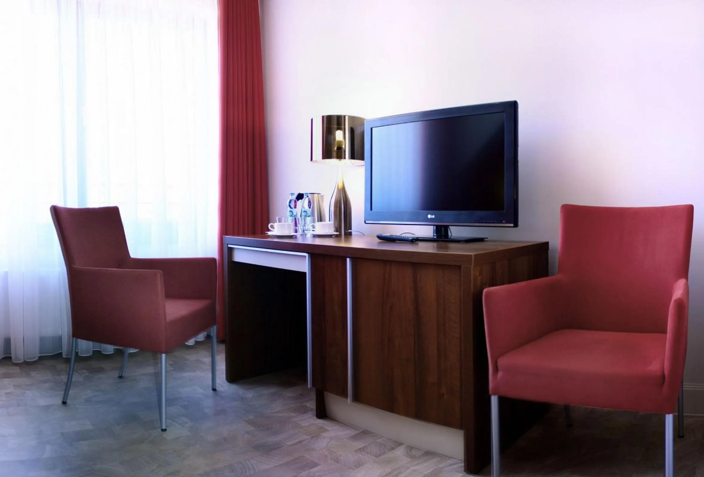 TV and multimedia in Apartamenty Mesa Grill Restaurant Cafe