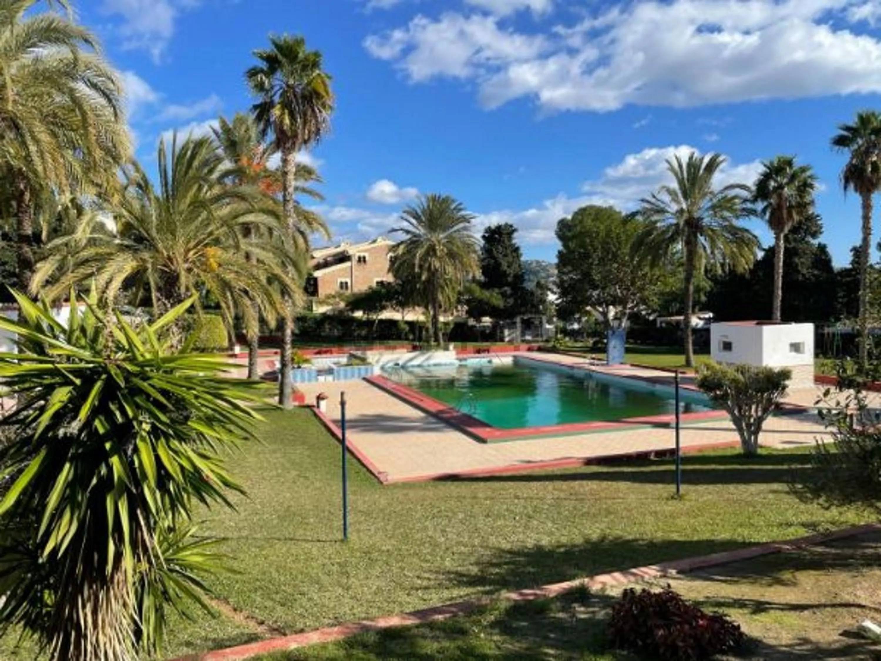 Las Palmeras Beach with Community Pool
