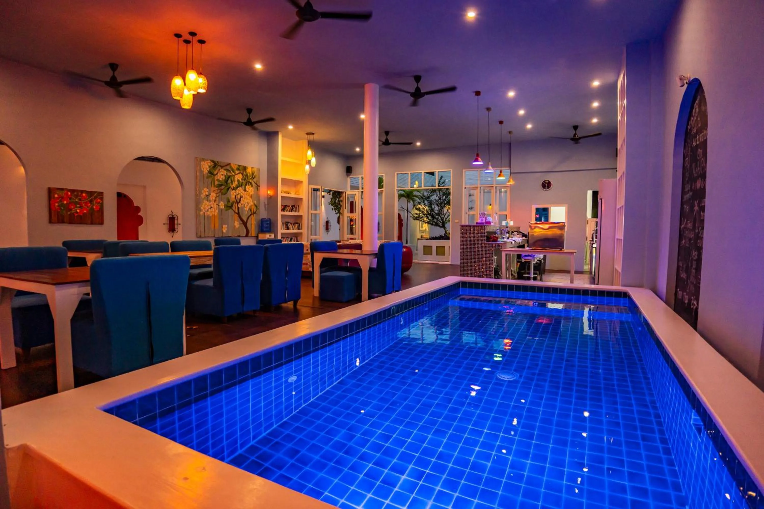 Restaurant/places to eat in Watercolours