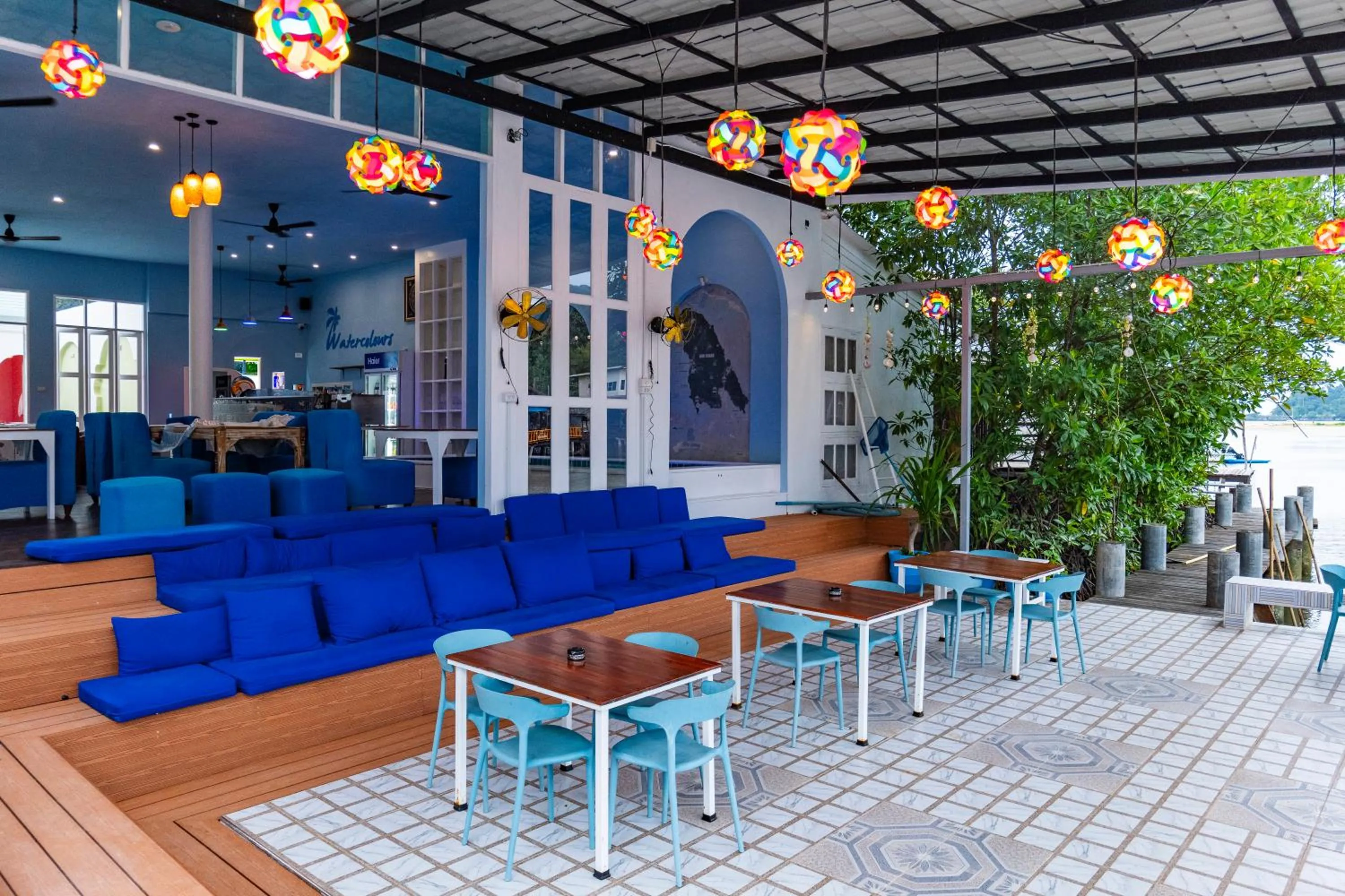 Restaurant/places to eat in Watercolours