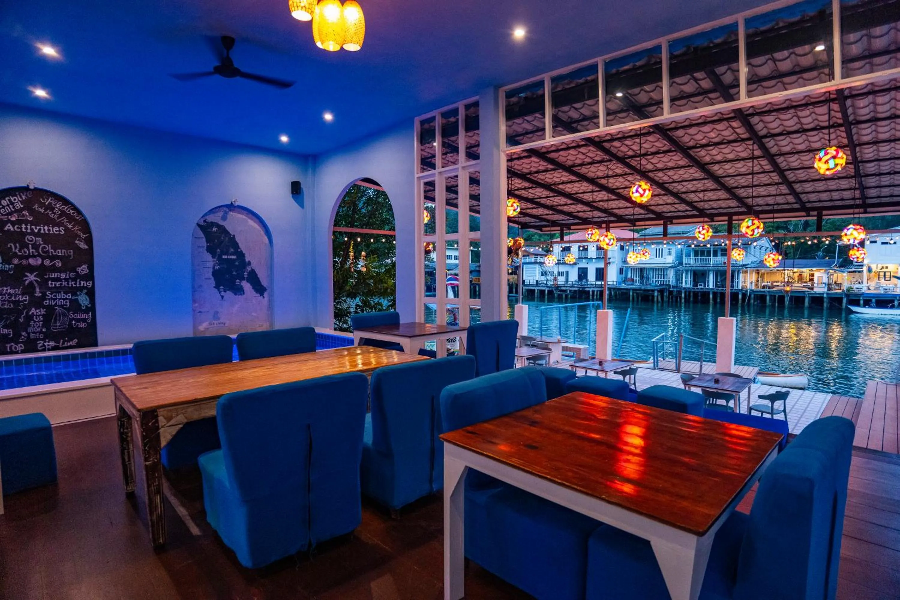 Restaurant/places to eat in Watercolours