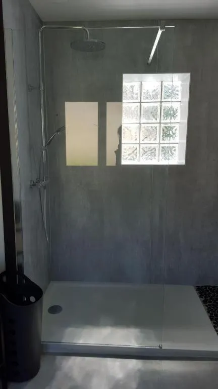 Bathroom in La Roseraie